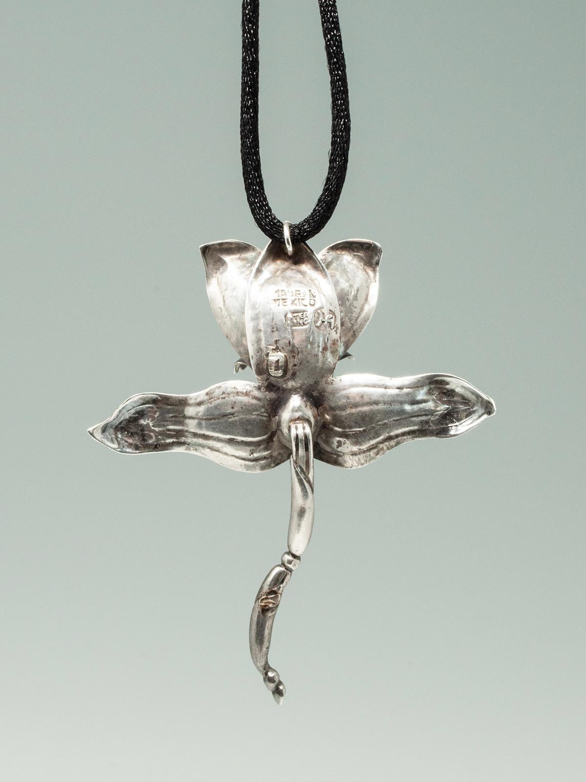 Hector Aguilar Sterling Silver Orchid Pendant with Cord Artesano en venta
