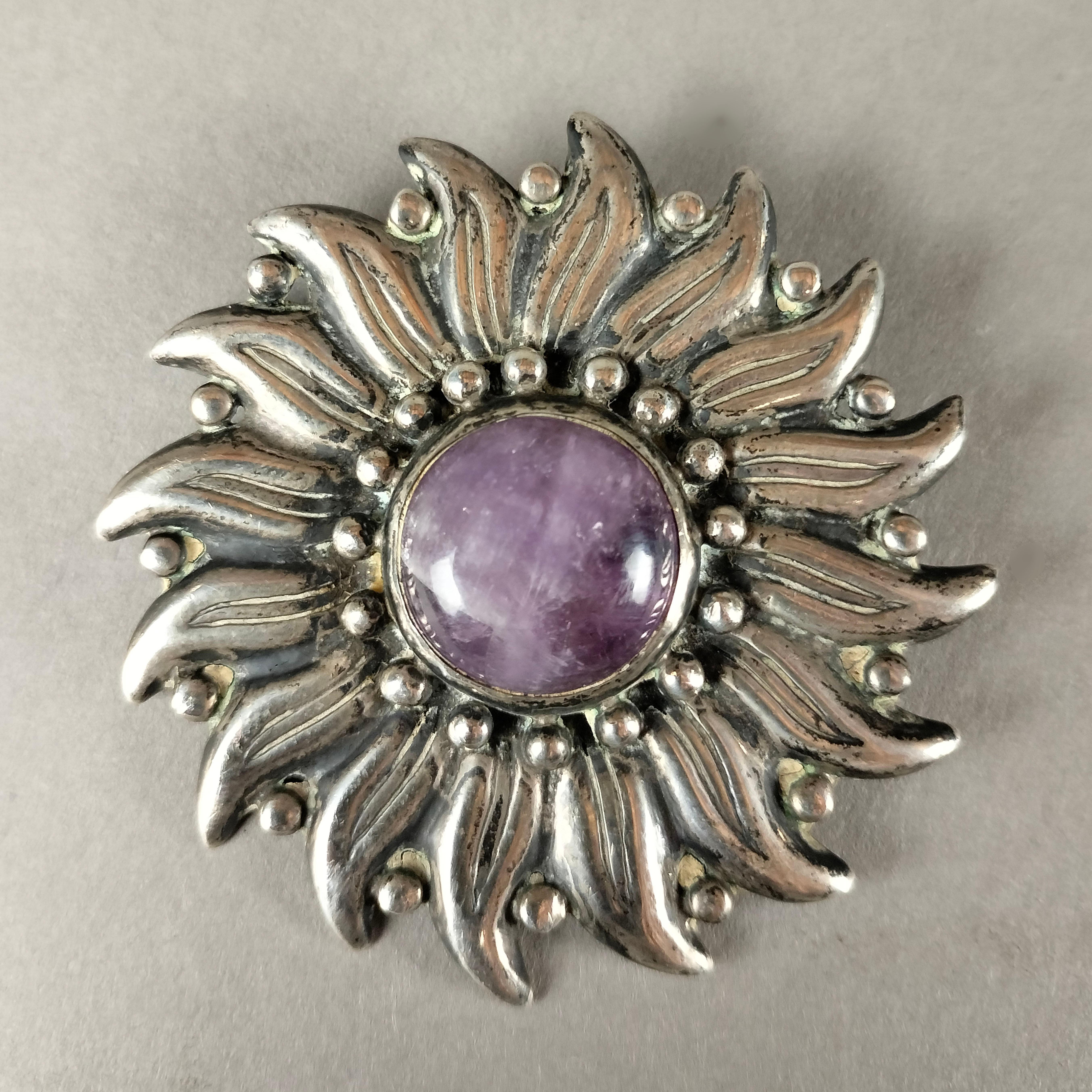 Mid-Century Modern Héctor Aguilar Sunflower 0.940 Silver And Amethyst Quartz Brooch For Sale