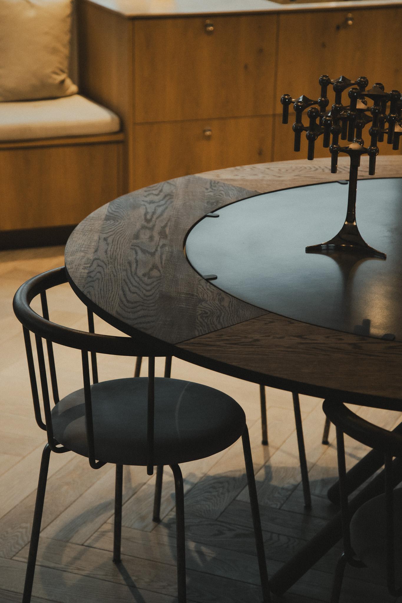 Hector Concrete Top and Dark Oak Legs Dining Table 120 by Eberhart Furniture Neuf - En vente à Geneve, CH