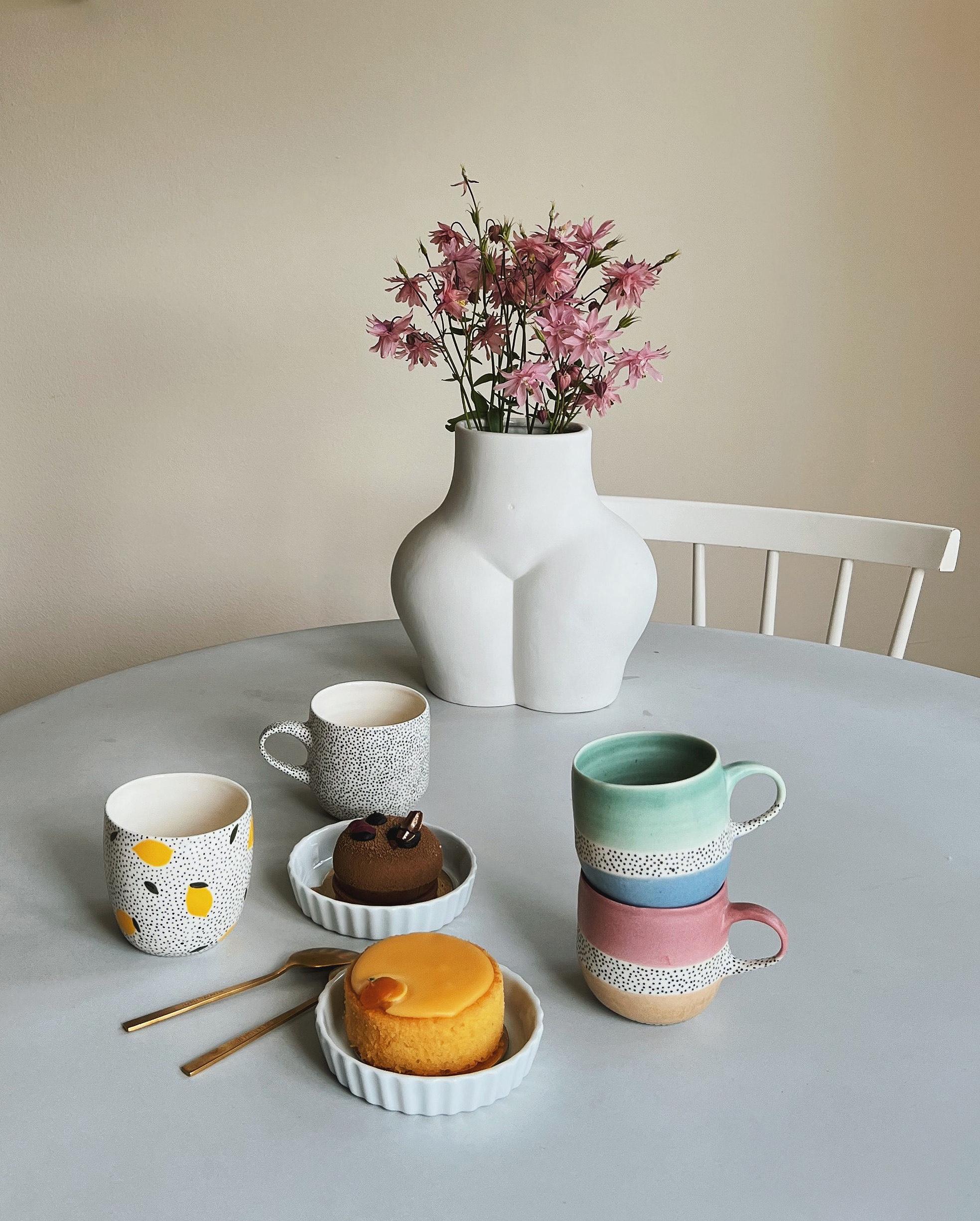 Hector Concrete Top and Light Oak Legs Dining Table 105 by Eberhart Furniture en vente 7