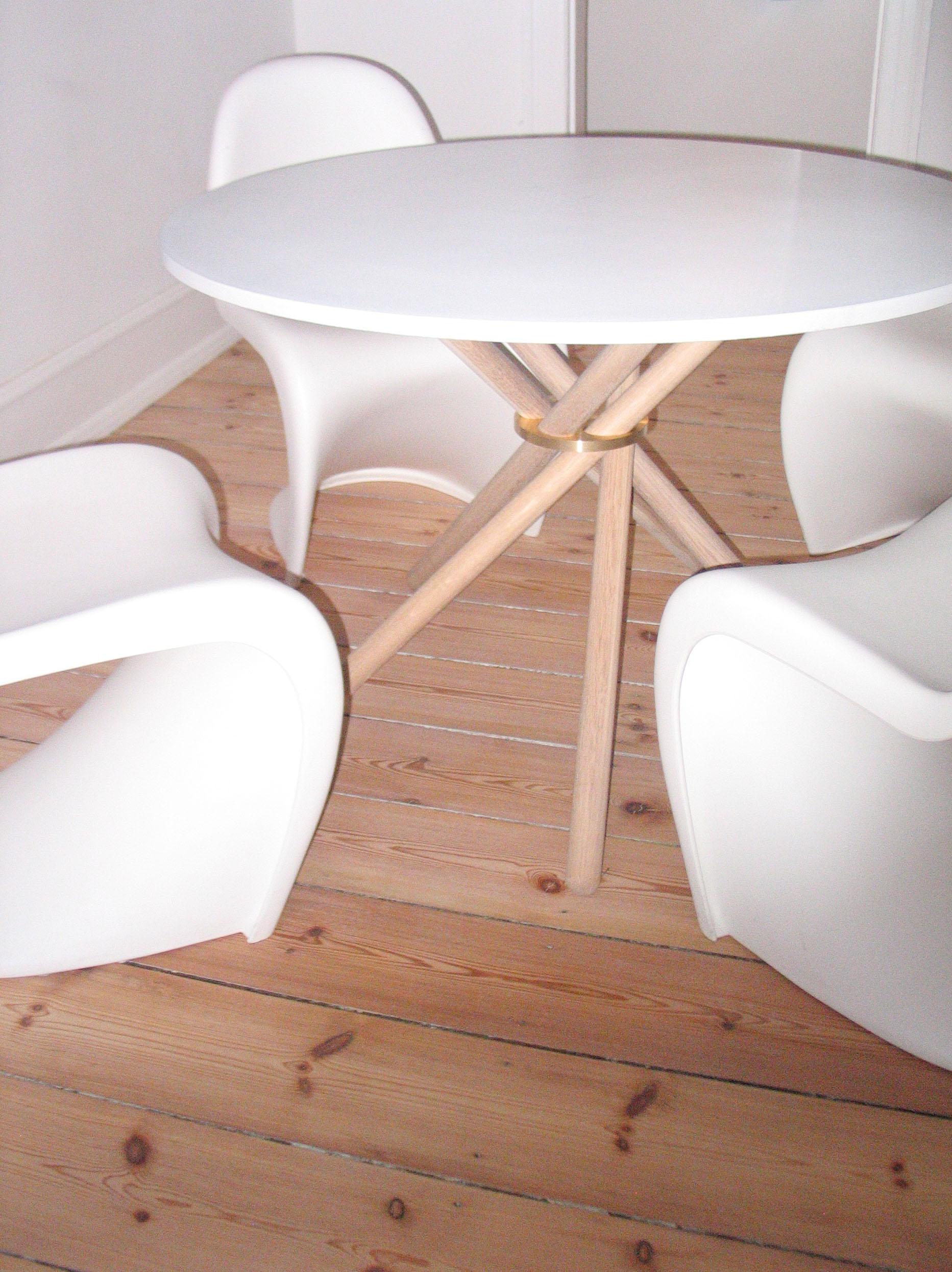 Hector Concrete Top and Light Oak Legs Dining Table 105 by Eberhart Furniture Neuf - En vente à Geneve, CH