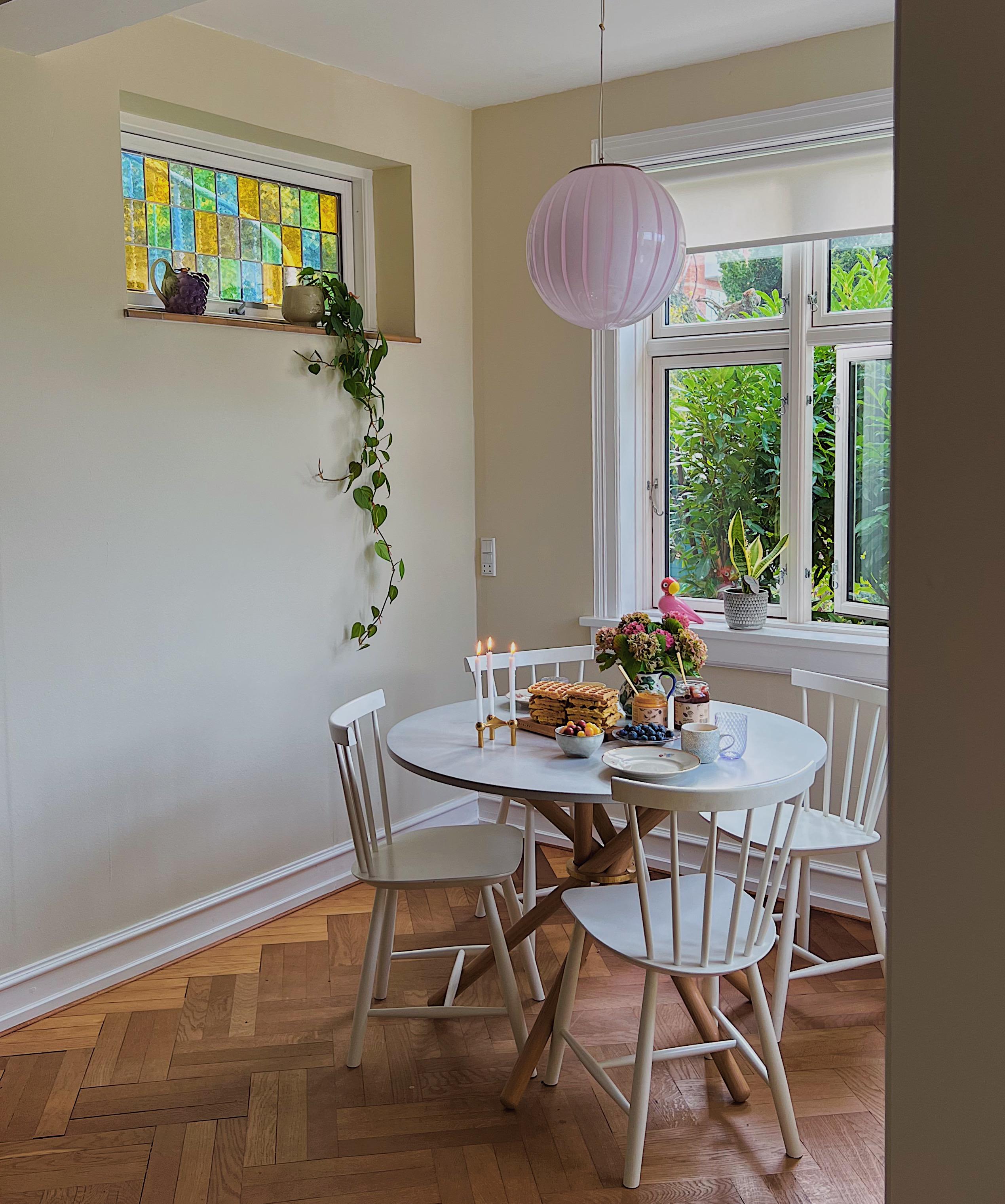 Hector Concrete Top and Light Oak Legs Dining Table 105 by Eberhart Furniture en vente 2