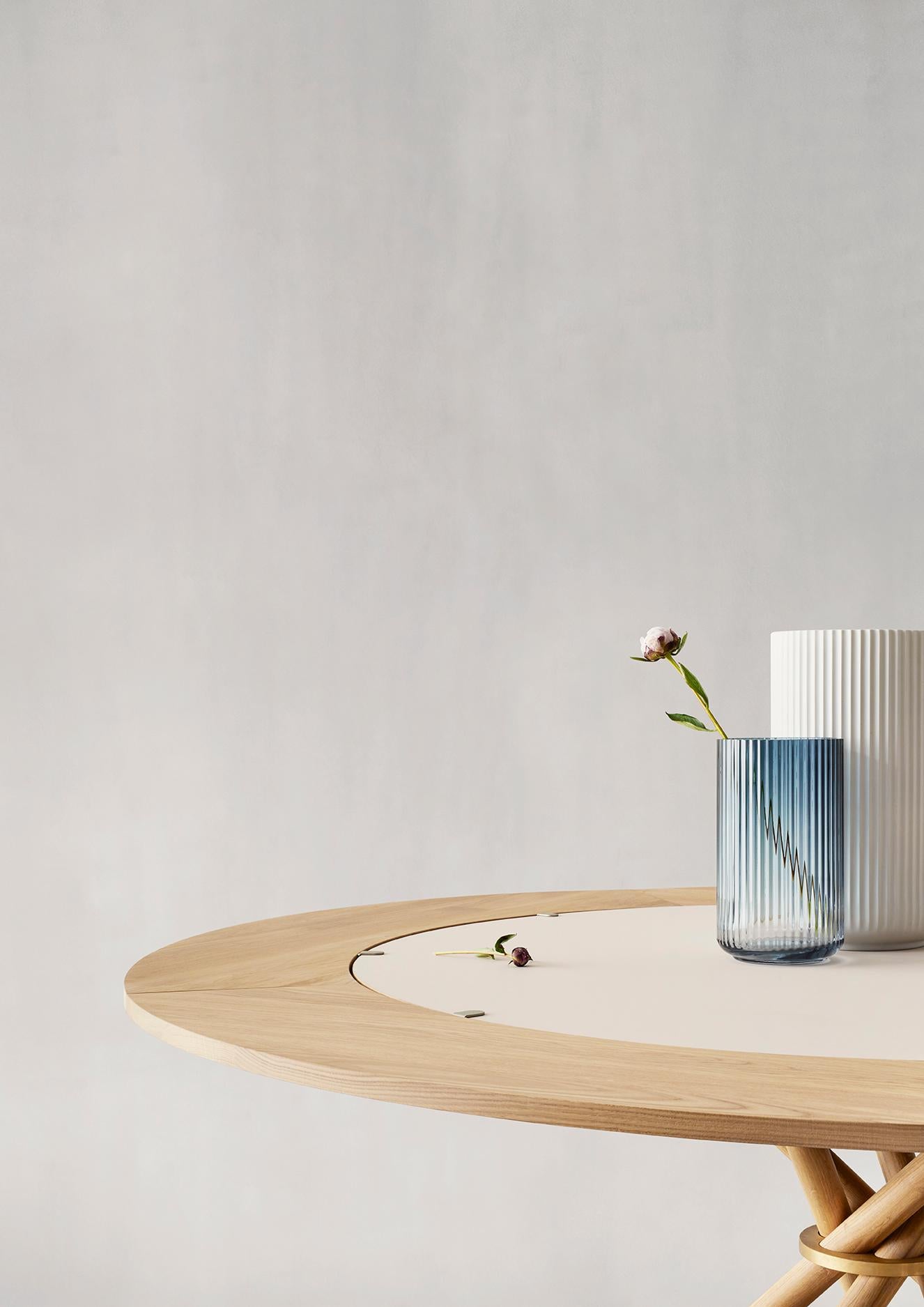 Mesa de comedor Hector con tablero de hormigón y patas de roble claro 120 by Eberhart Furniture en Nuevo estado para la venta en Geneve, CH