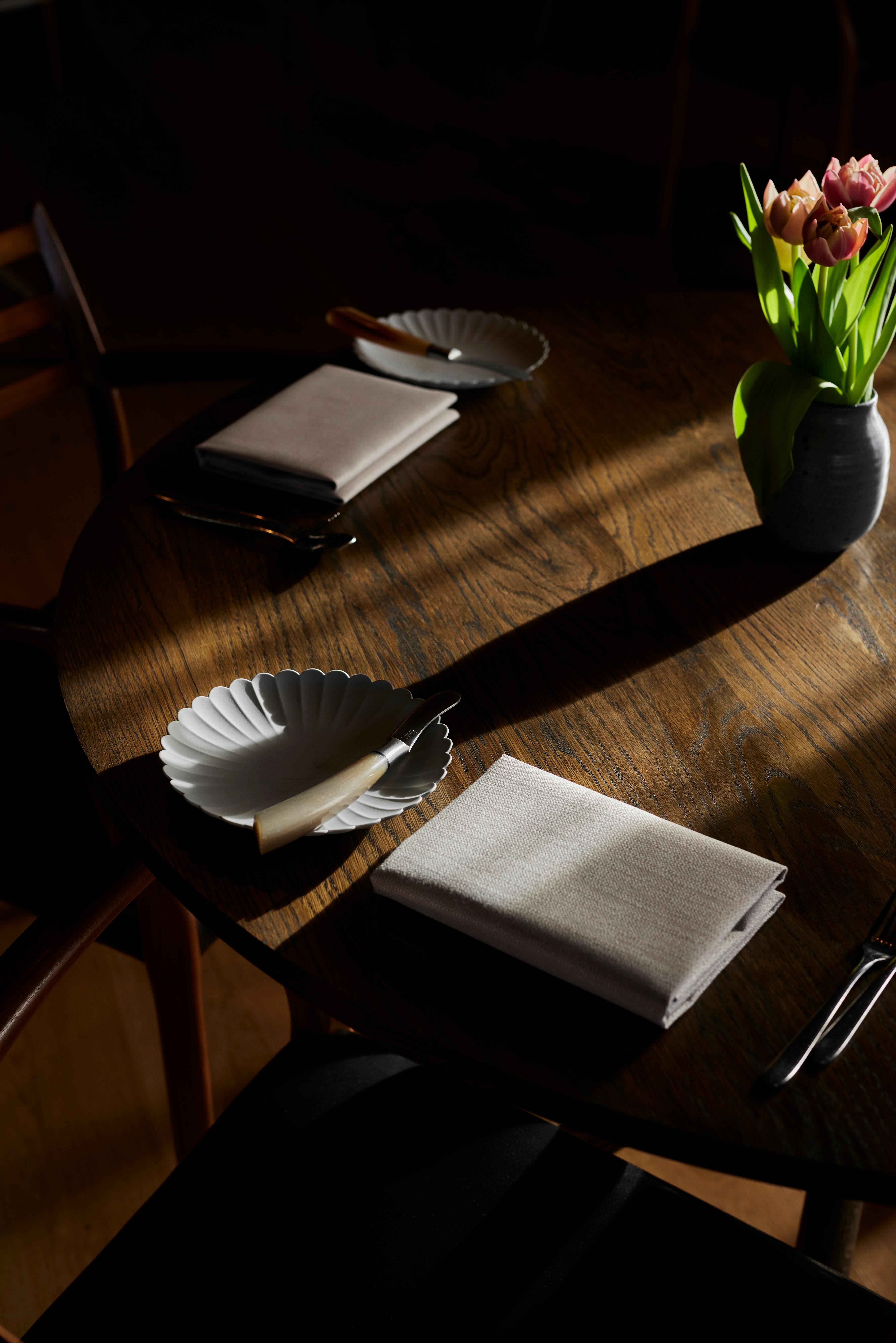 XXIe siècle et contemporain Hector Dark Oak Dining Table 140 by Eberhart Furniture en vente