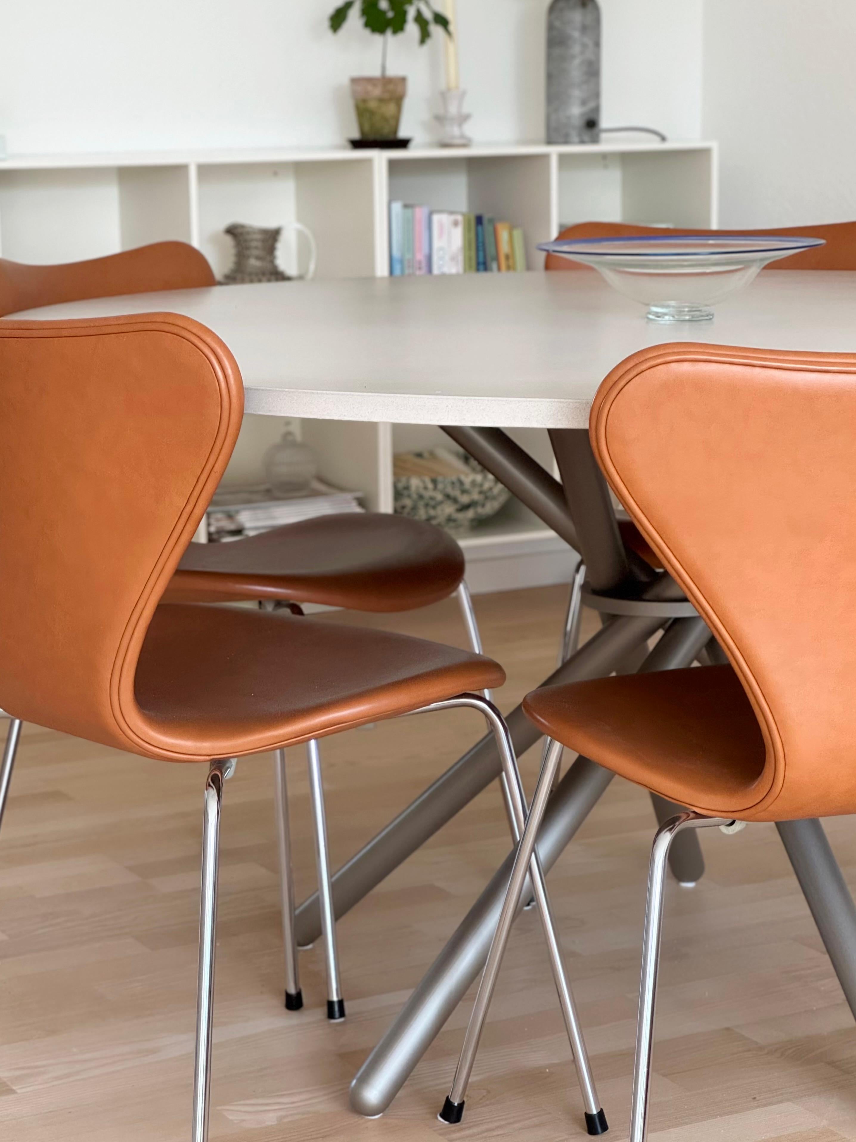 Hector Light Concrete Top and Steel Legs Dining Table 140 by Eberhart Furniture en vente 6