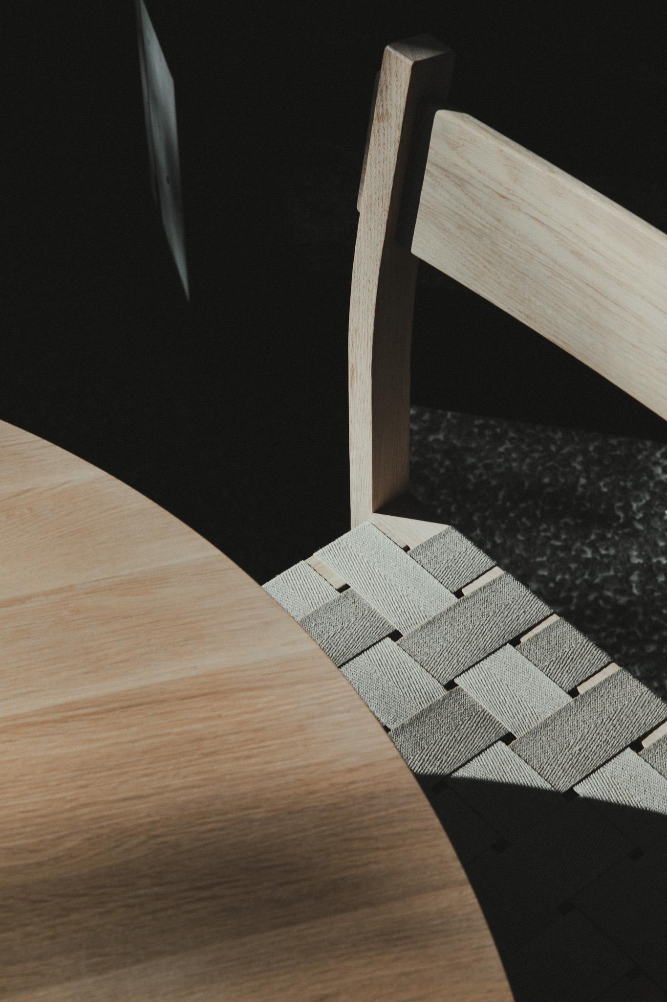 Hector Light Oak Dining Table 105 by Eberhart Furniture en vente 4