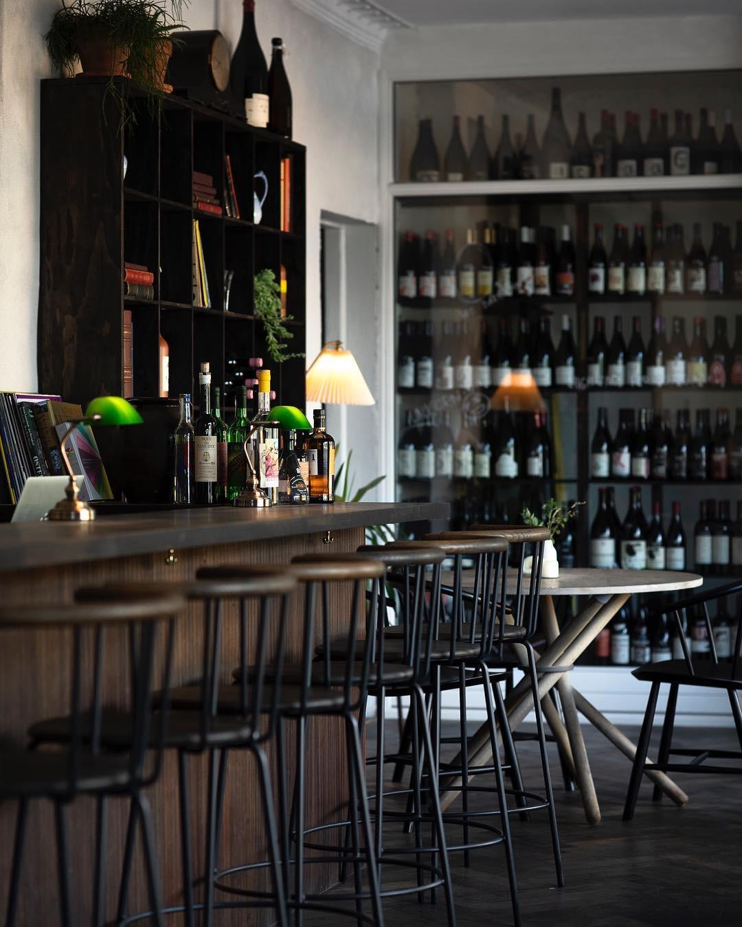 Hector Light Oak Dining Table 105 by Eberhart Furniture en vente 5