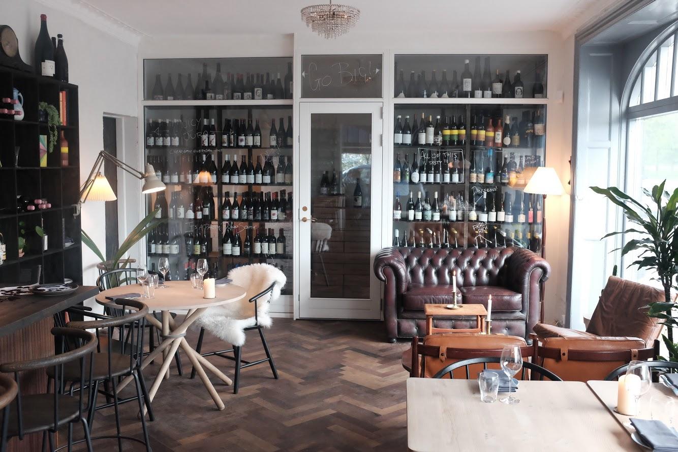 Hector Light Oak Dining Table 105 by Eberhart Furniture en vente 10