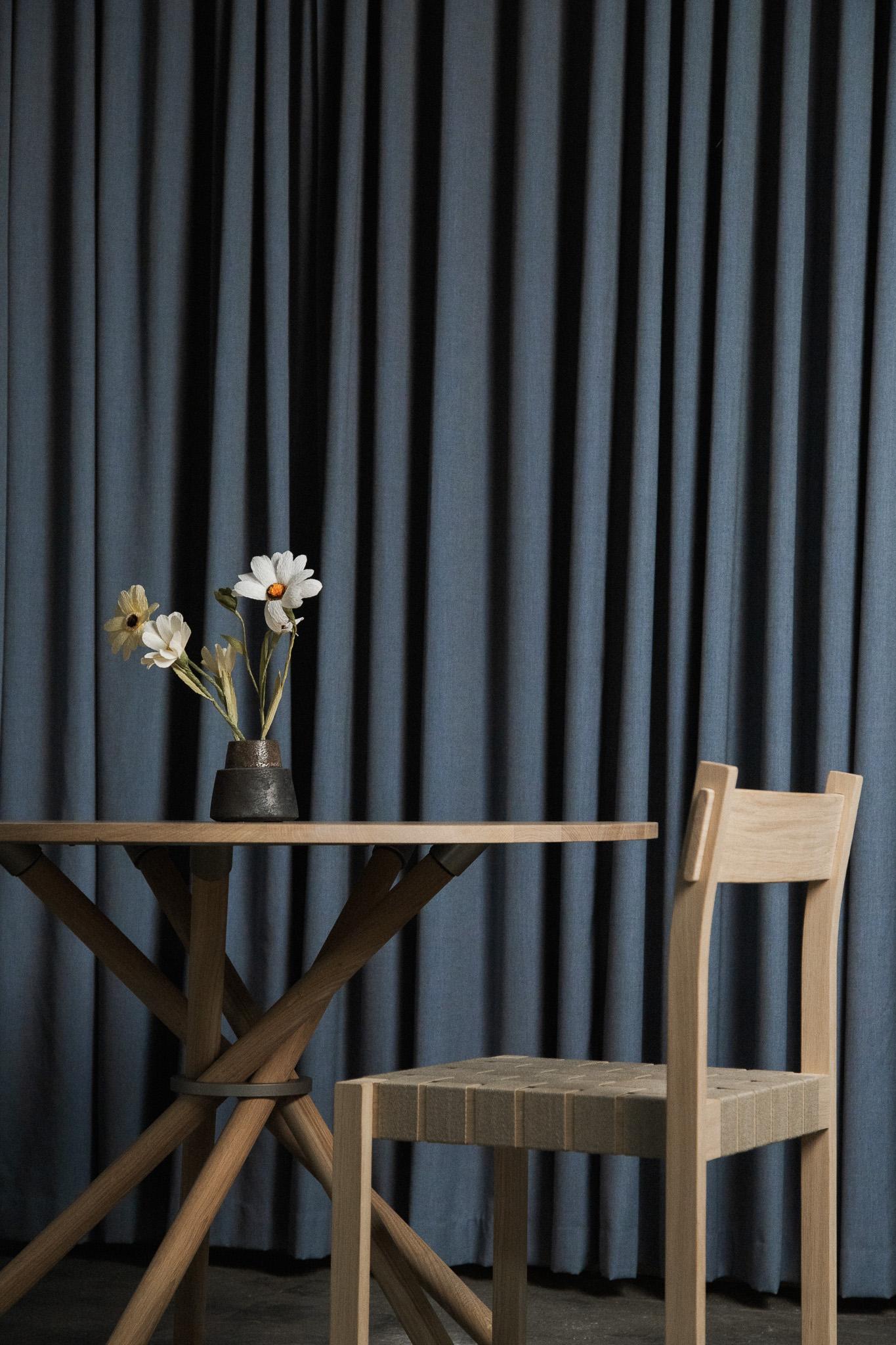 Moderne Hector Light Oak Dining Table 105 by Eberhart Furniture en vente