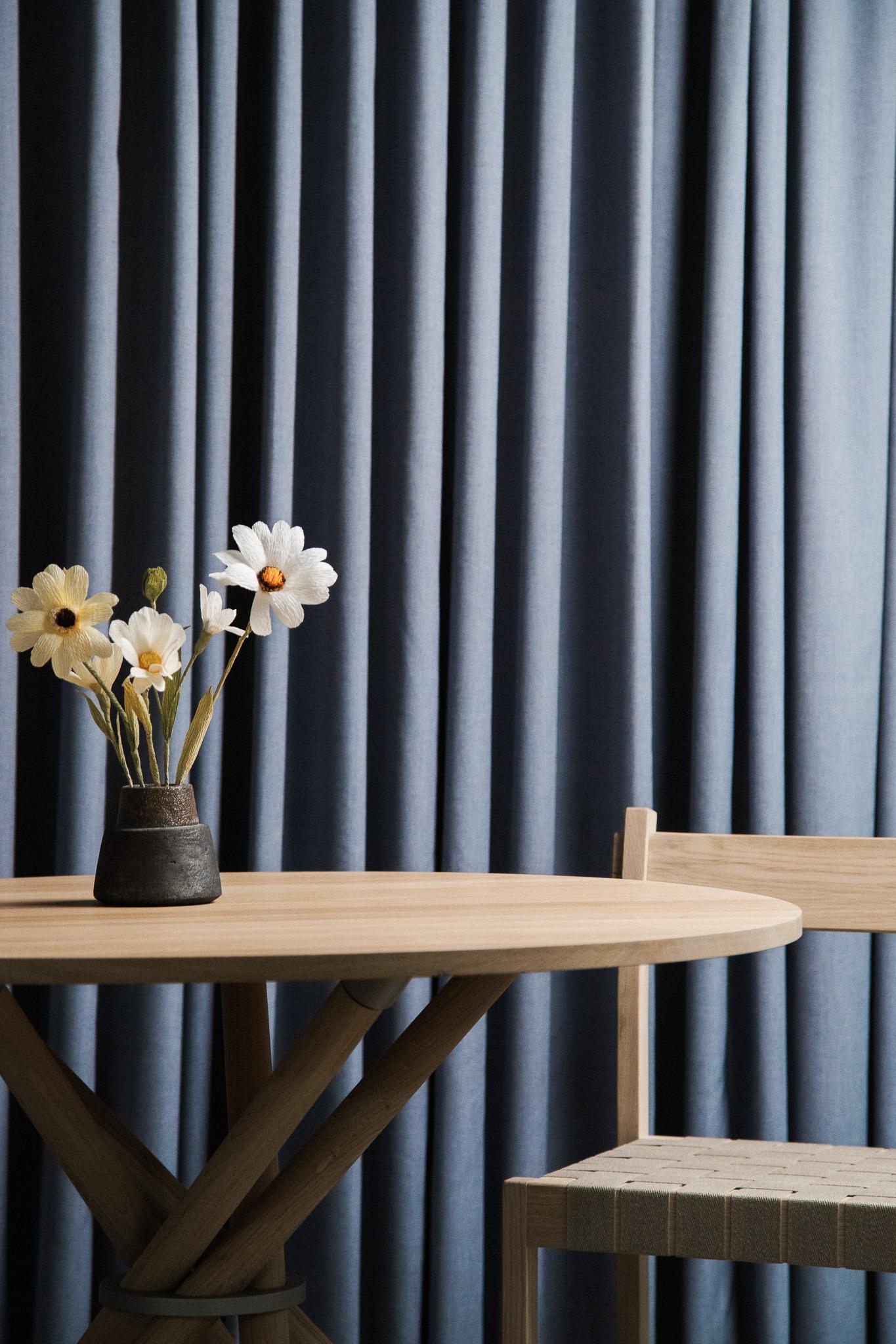 Hector Light Oak Dining Table 105 by Eberhart Furniture en vente 2