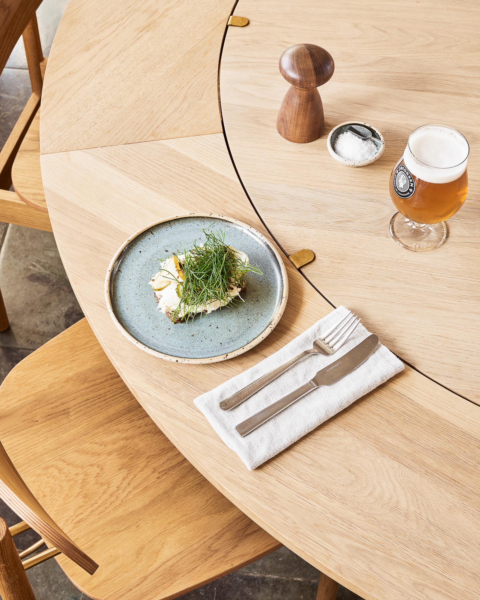 Hector Light Oak Dining Table 120 by Eberhart Furniture en vente 9