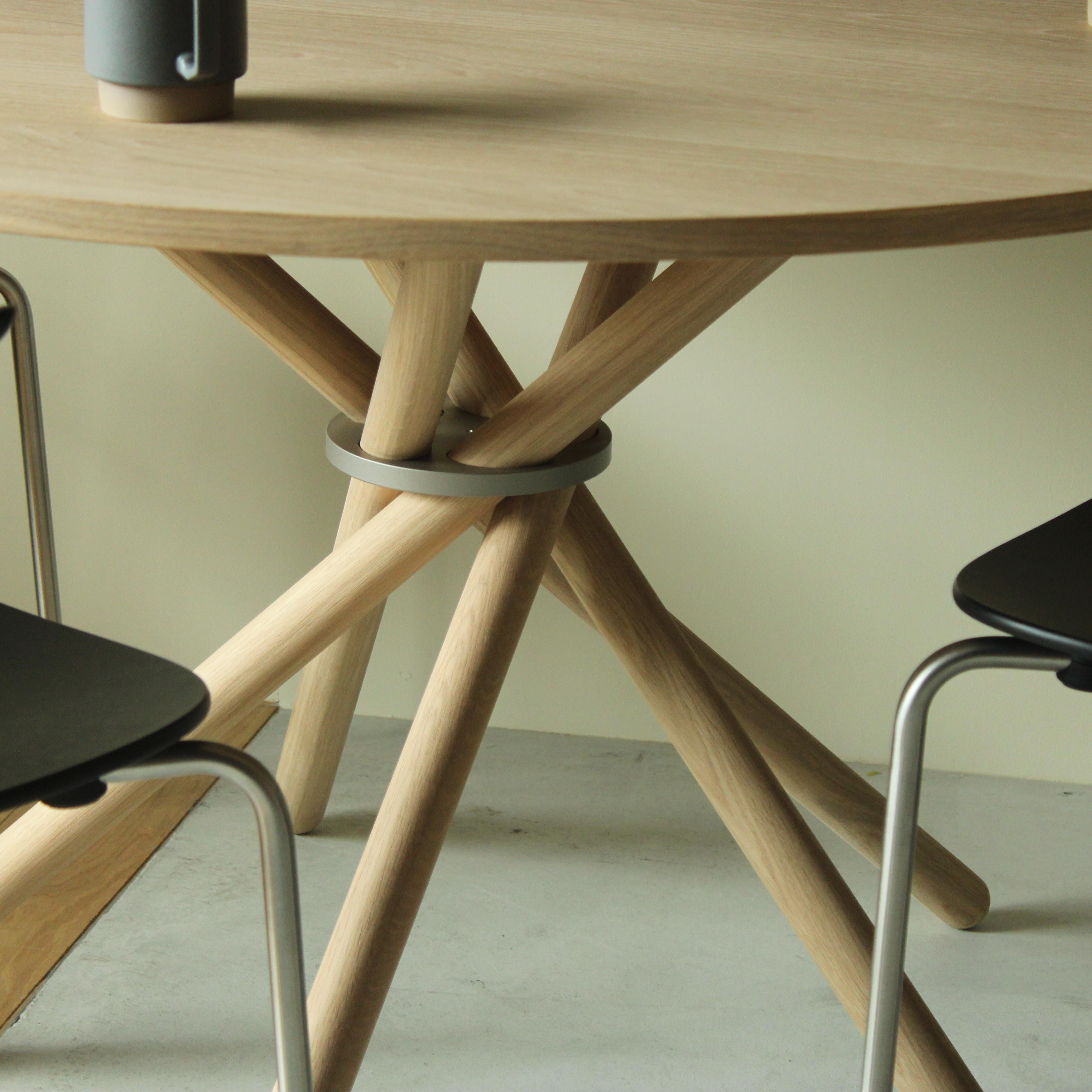 XXIe siècle et contemporain Hector Light Oak Dining Table 120 by Eberhart Furniture en vente