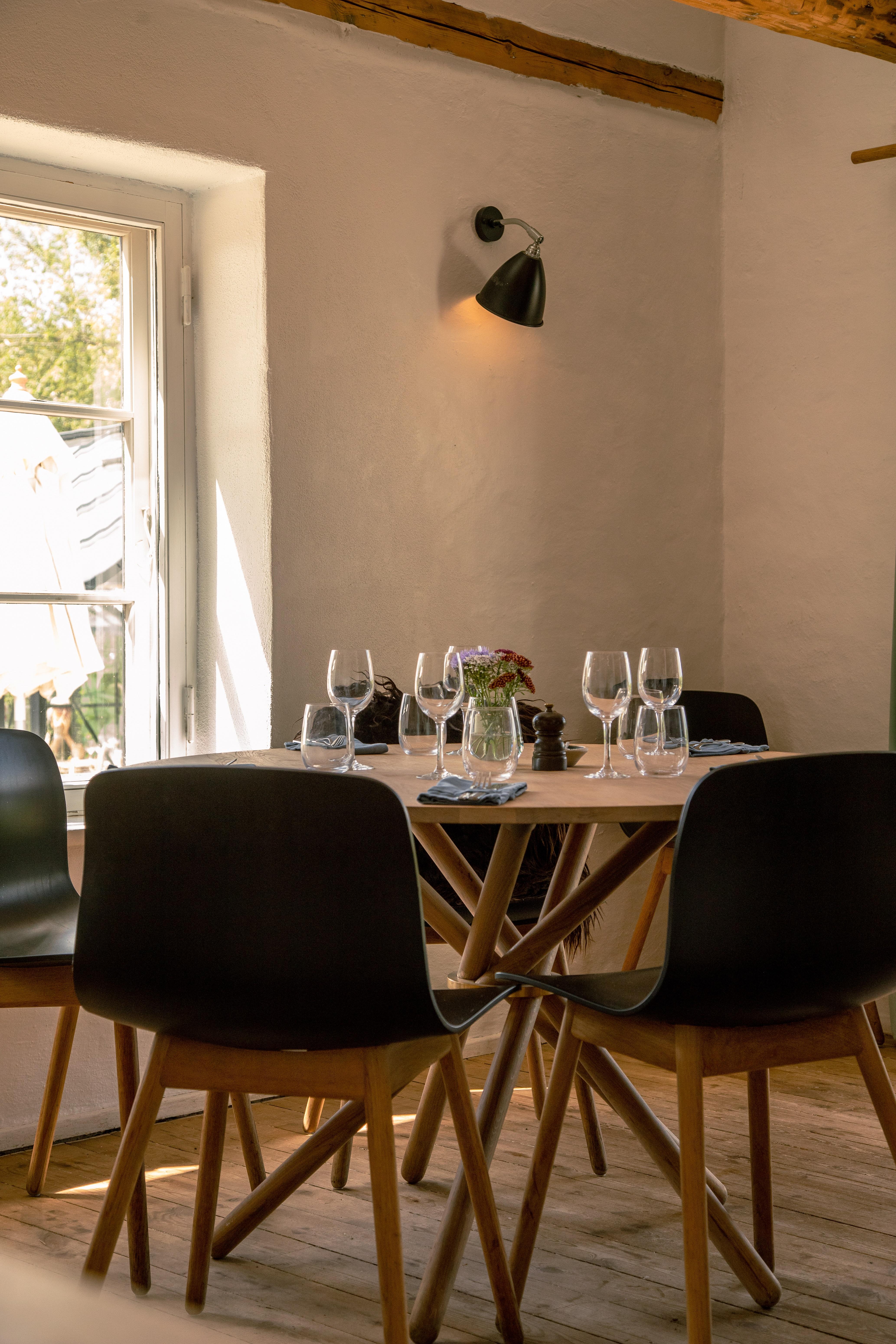 XXIe siècle et contemporain Hector Light Oak Dining Table 140 by Eberhart Furniture en vente