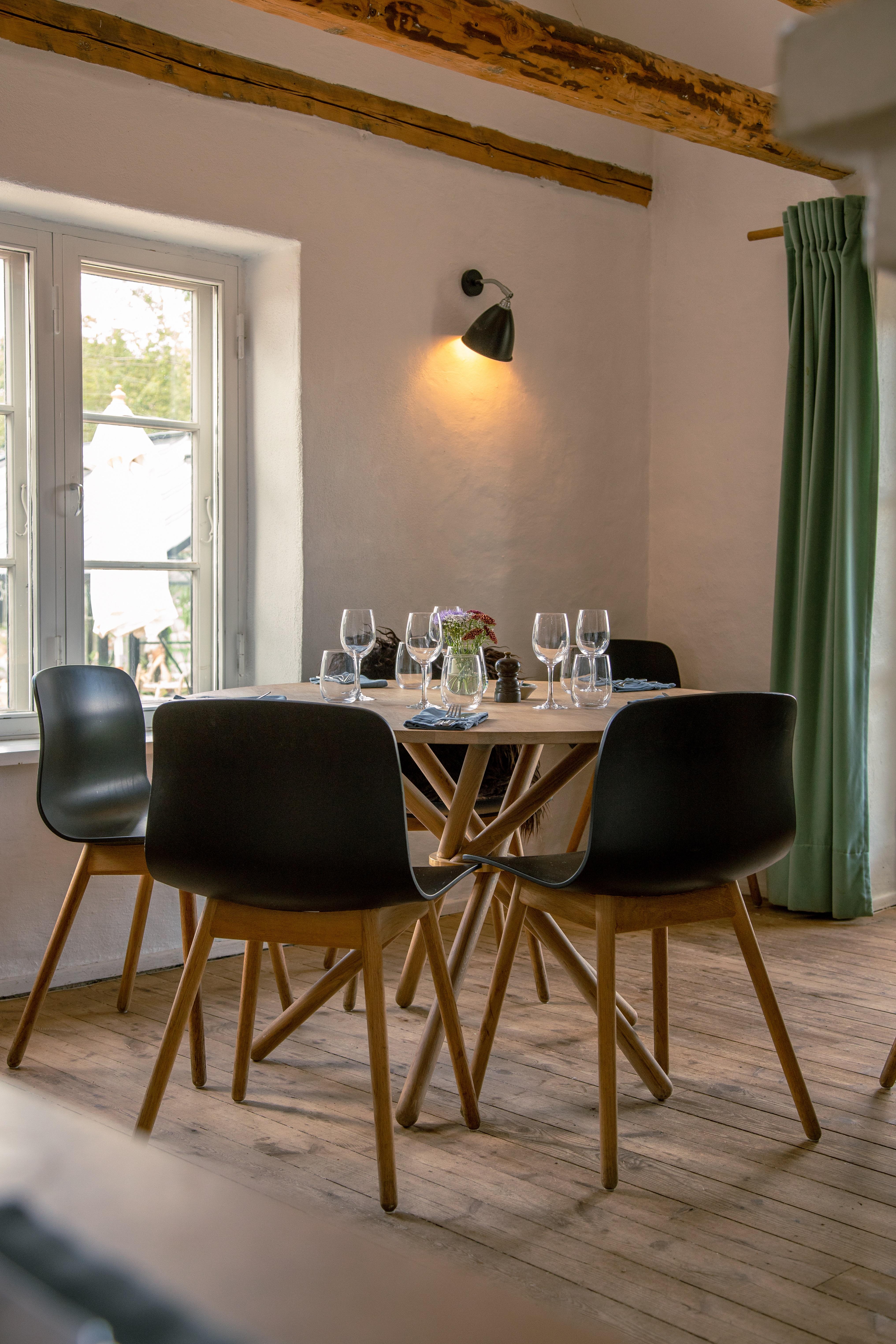 Métal Hector Light Oak Dining Table 140 by Eberhart Furniture en vente