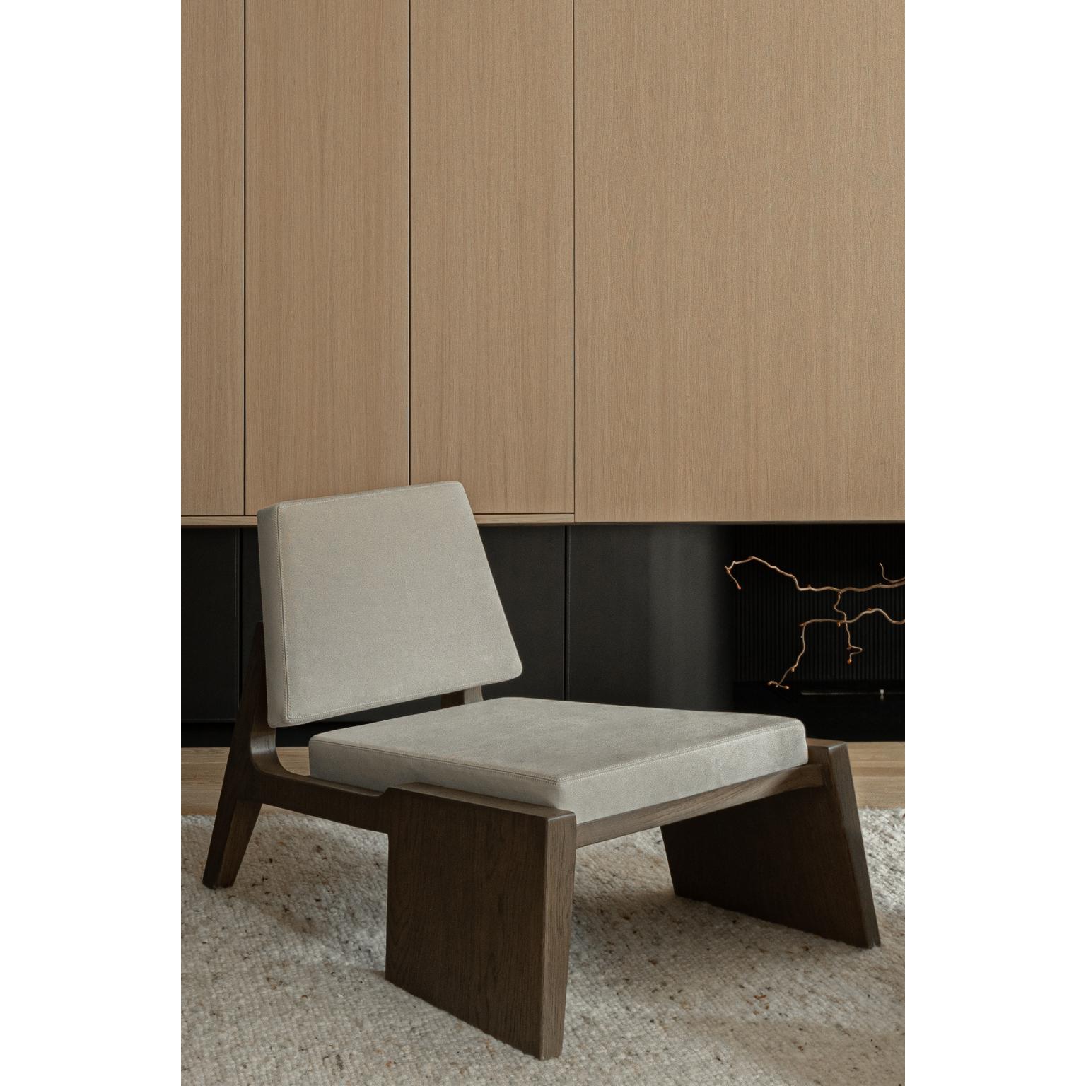 Britannique Chaise longue Hector en chêne teinté brun moyen et cuir nubuck par OZA Design en vente