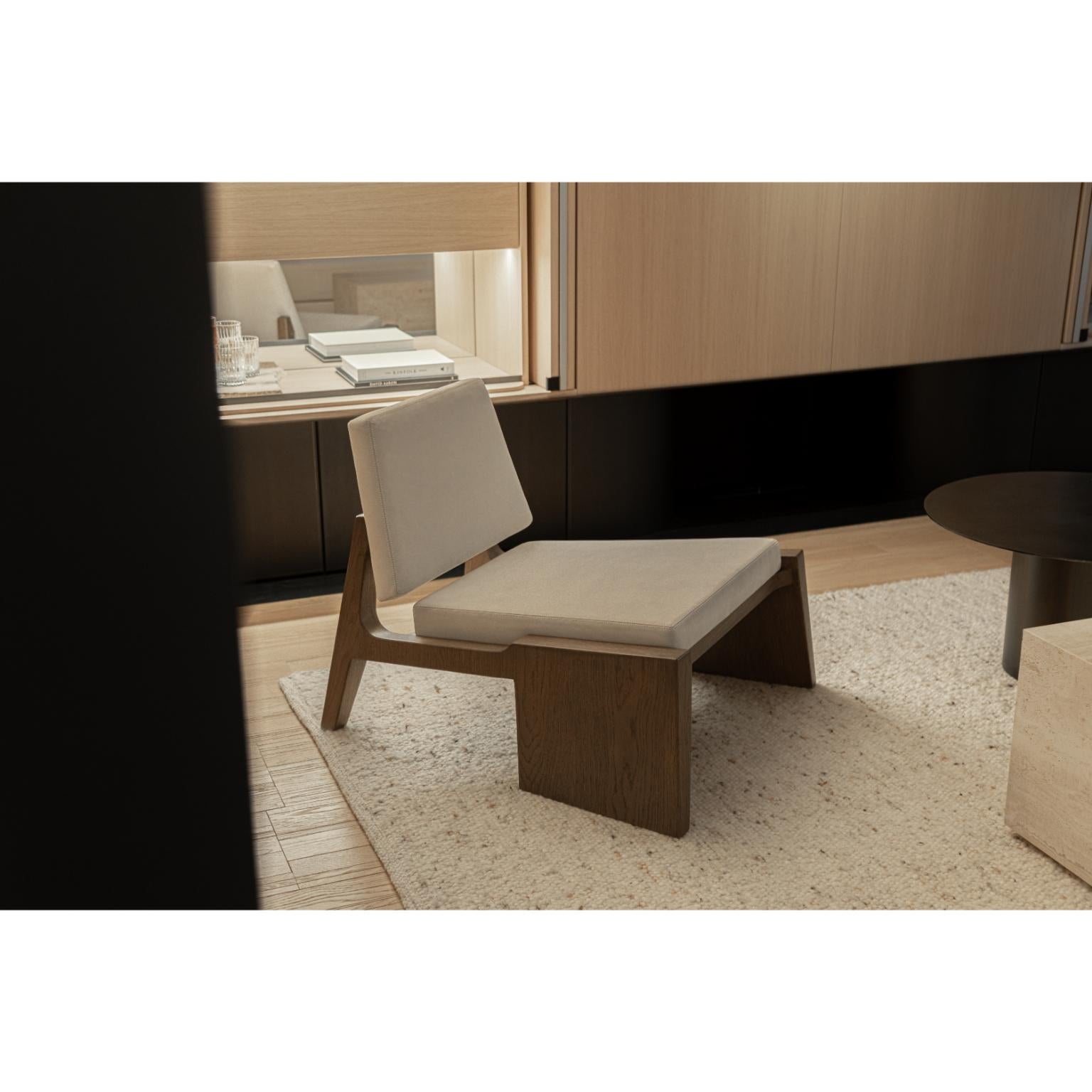 Chaise longue Hector en chêne teinté brun moyen et cuir nubuck par OZA Design Neuf - En vente à Geneve, CH