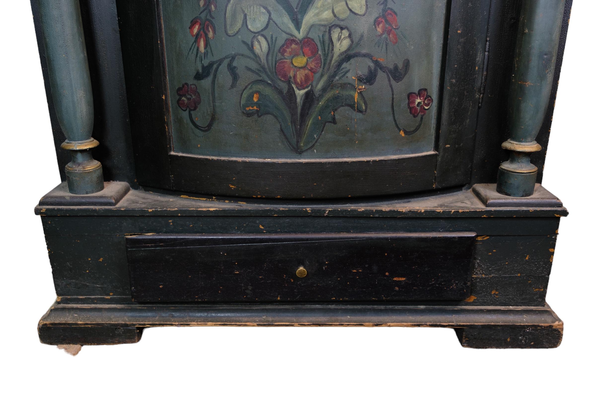 Hedeboskab (Roskilde Cabinet)  Columns with Flowers Decoration from the 1836 In Good Condition For Sale In Lejre, DK