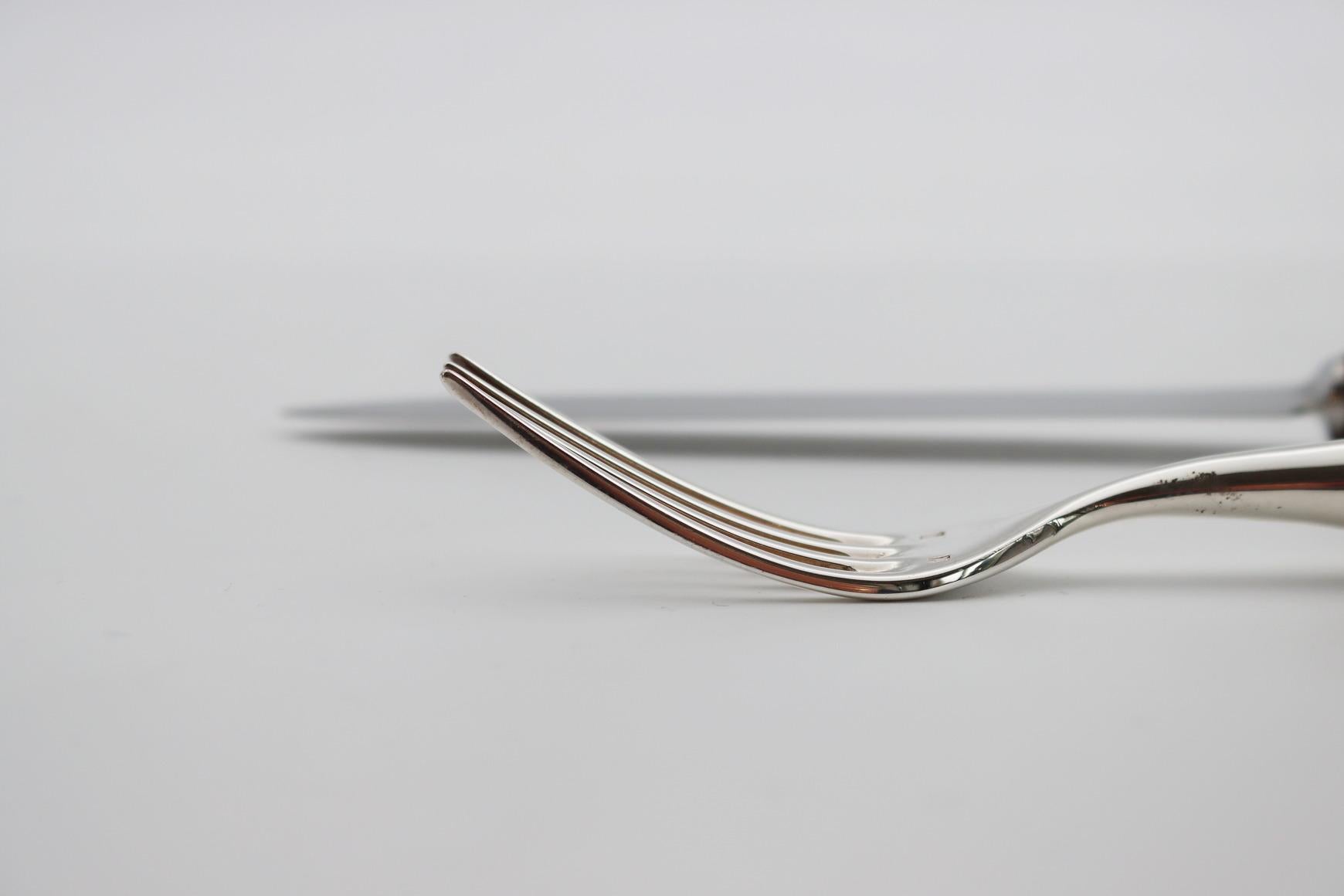 HEDERA Set of 2 pieces in Silver Bronze or Gold Bronze

Set of 2 pieces (table forks/fish, table knife or meat/fish knife) in silver bronze 35/42 microns

It is possible to order all products separately or set of 4 piece

Table spoon
Table