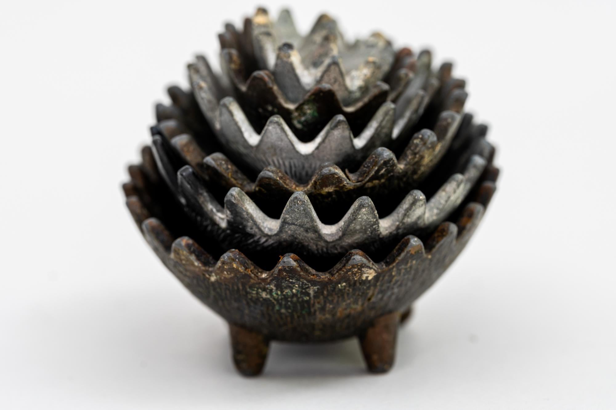 Hedgehog Ashtray by Walter Bosse around 1950s In Good Condition In Wien, AT