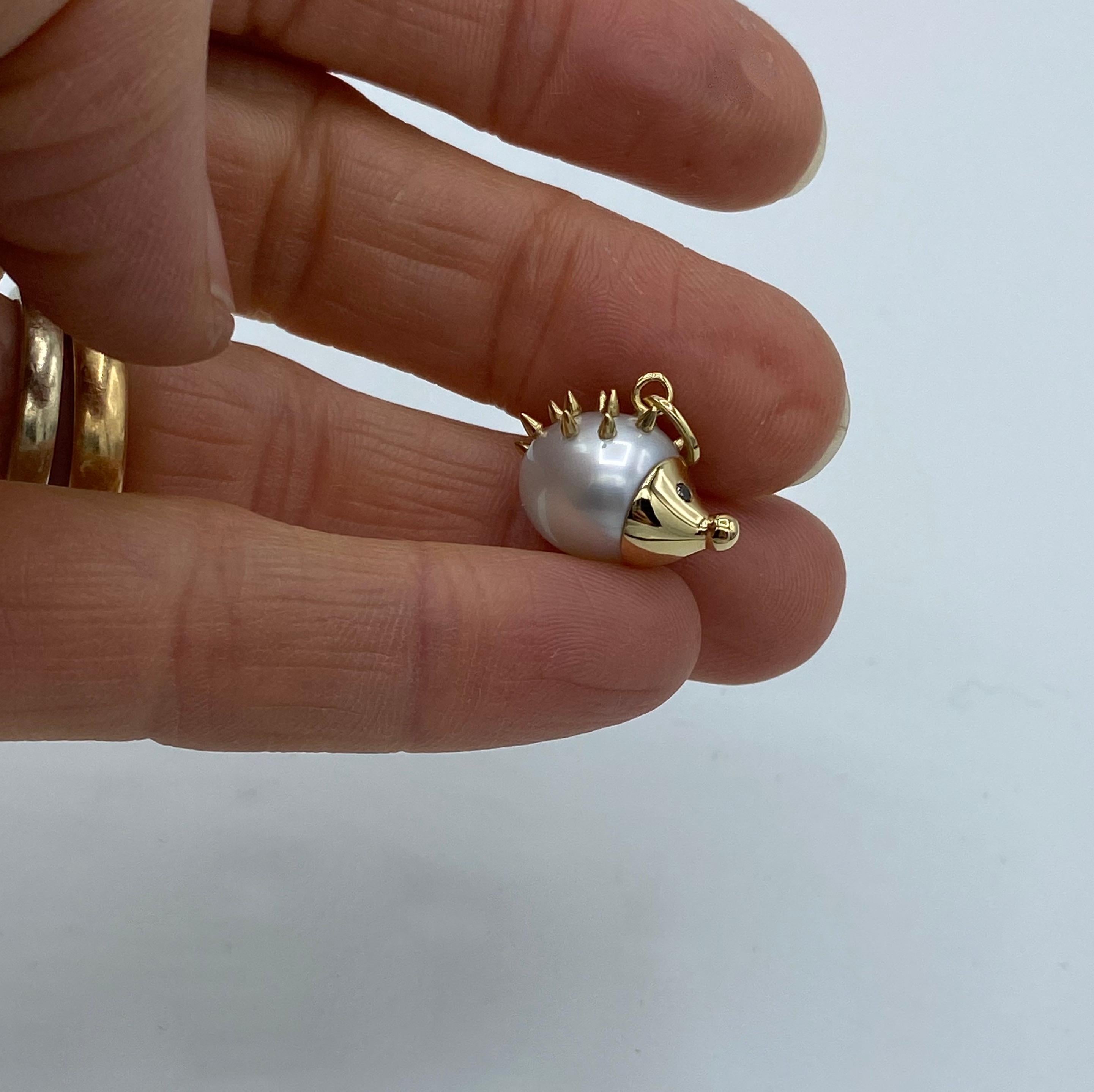 Hedgehog Black Diamond Australian Pearl 18 Karat Gold Pendant/Necklace 3
