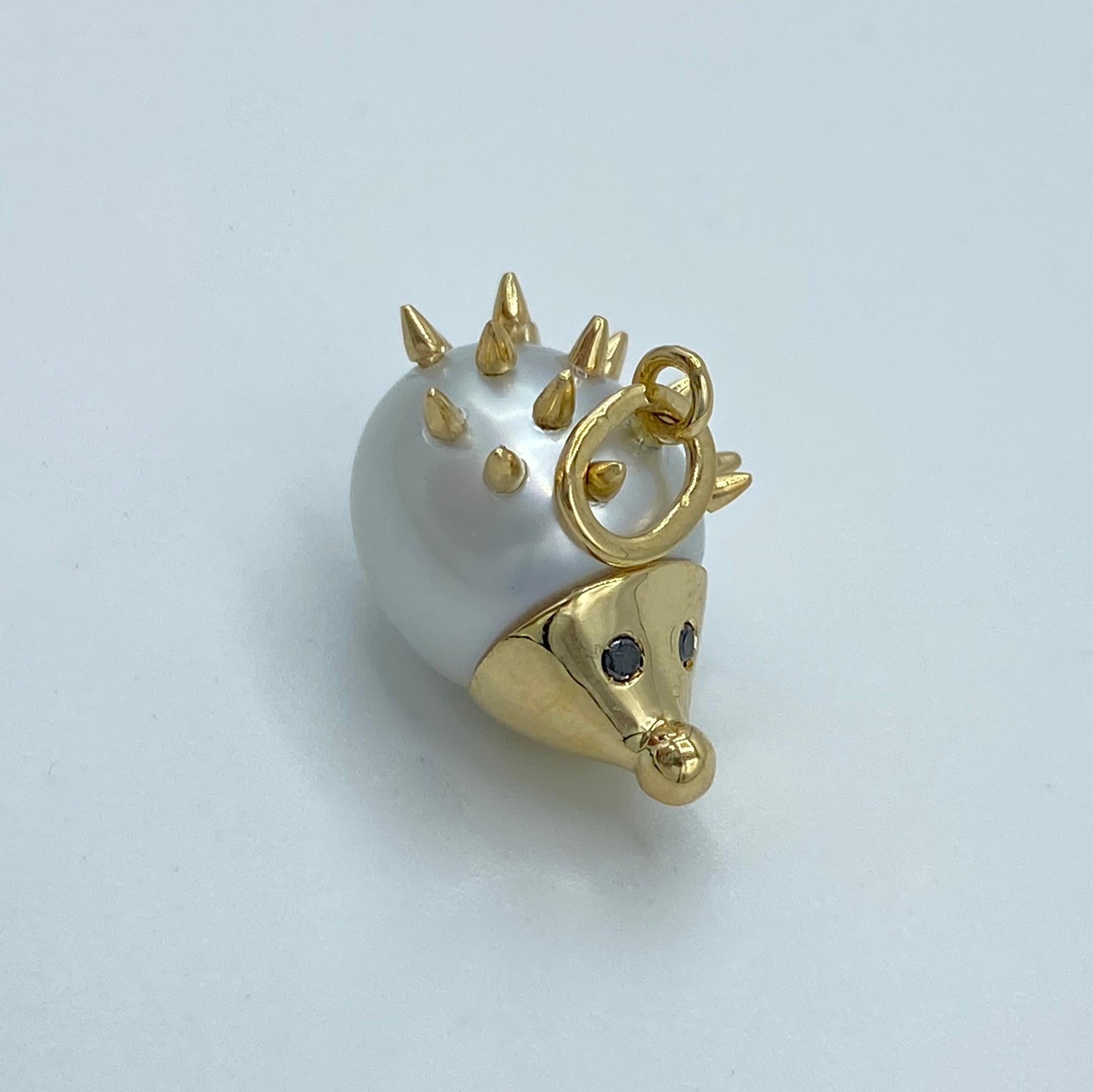 Round Cut Hedgehog Black Diamond Australian Pearl 18 Karat Gold Pendant/Necklace