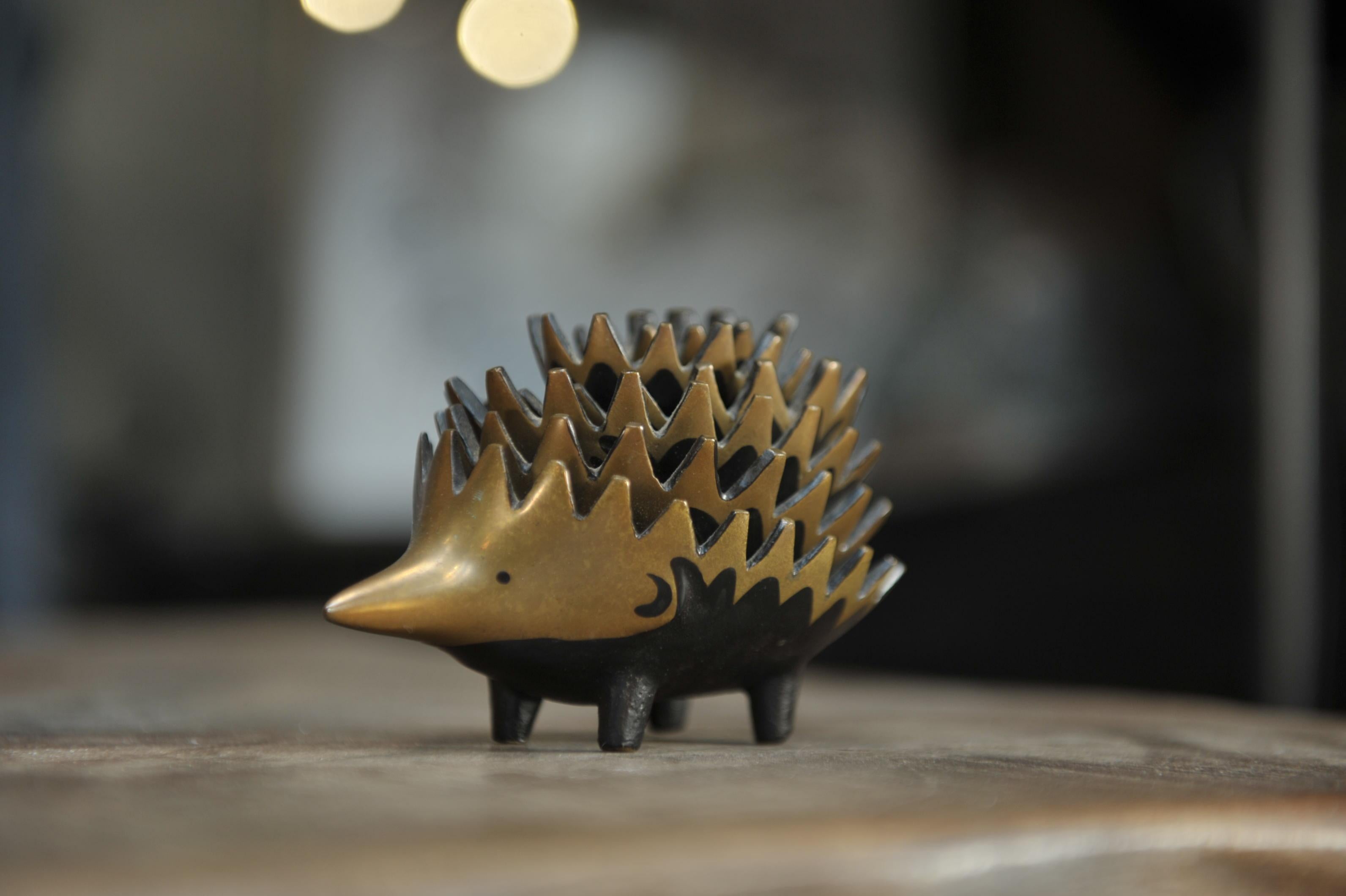 Set of Hedgehog family 6 pieces bronze ashtray by Walter Bosse for Hertha Baller circa 1950.