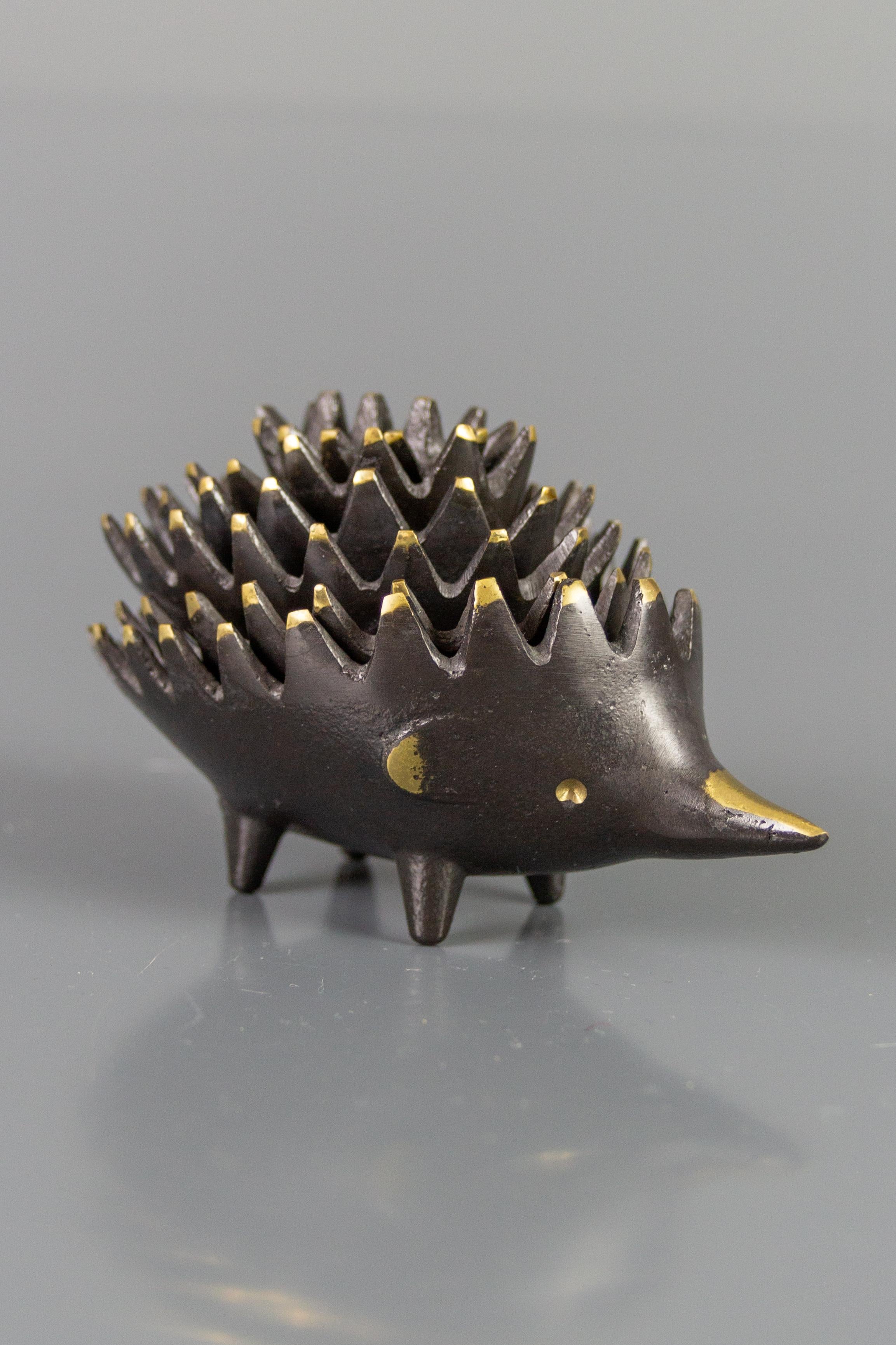 A beautiful and complete set of six stackable hedgehog ashtrays, design by Walter Bosse. Austria, the 1950s.
Dimensions: Height: 7 cm / 2.75 in; length: 12 cm / 4.72 in; depth: 7.5 cm / 2.95 in.