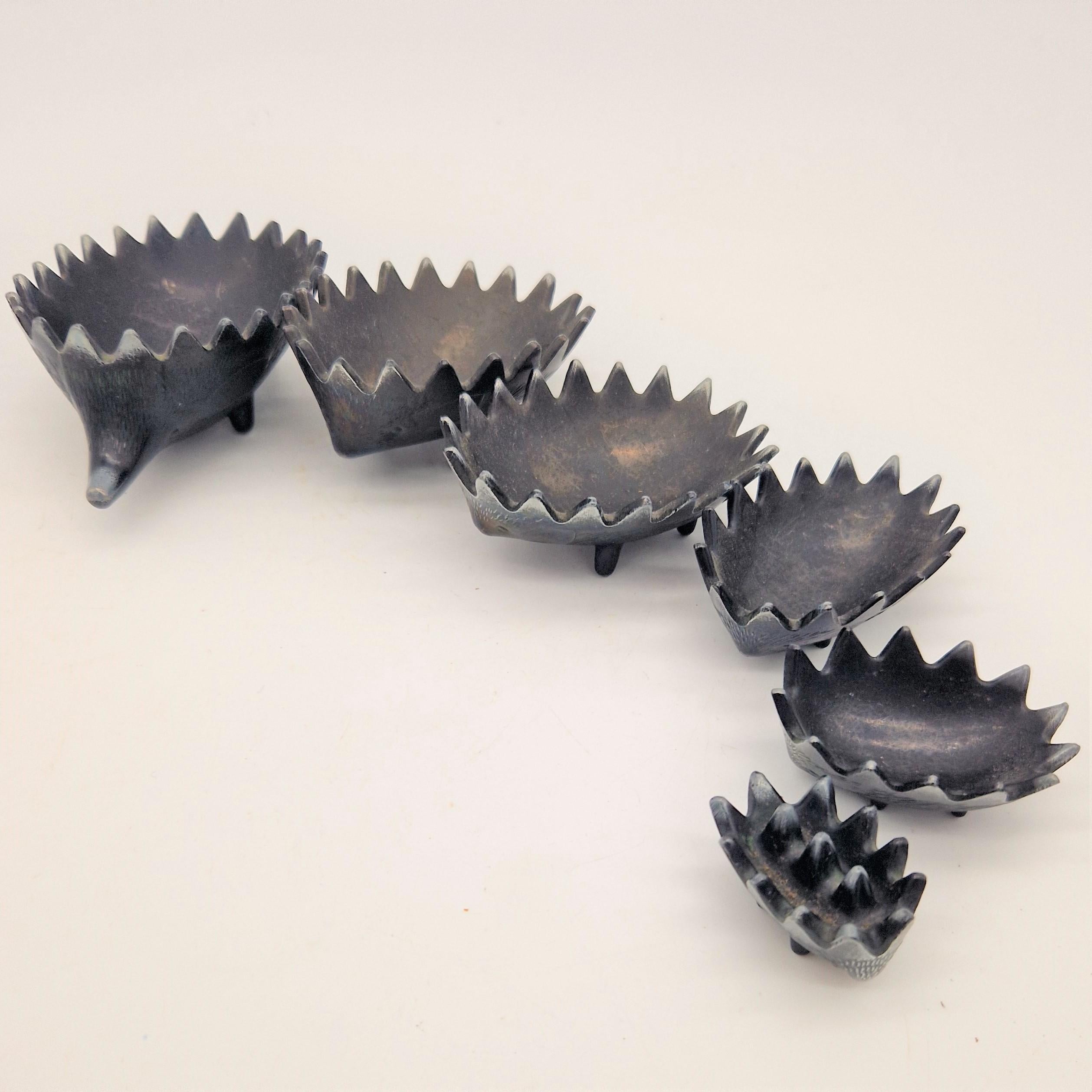 Tedesco Set di posacenere Hedgehog in ottone di Walter Bosse per Herta Baller, 1955, Set di 6 in vendita