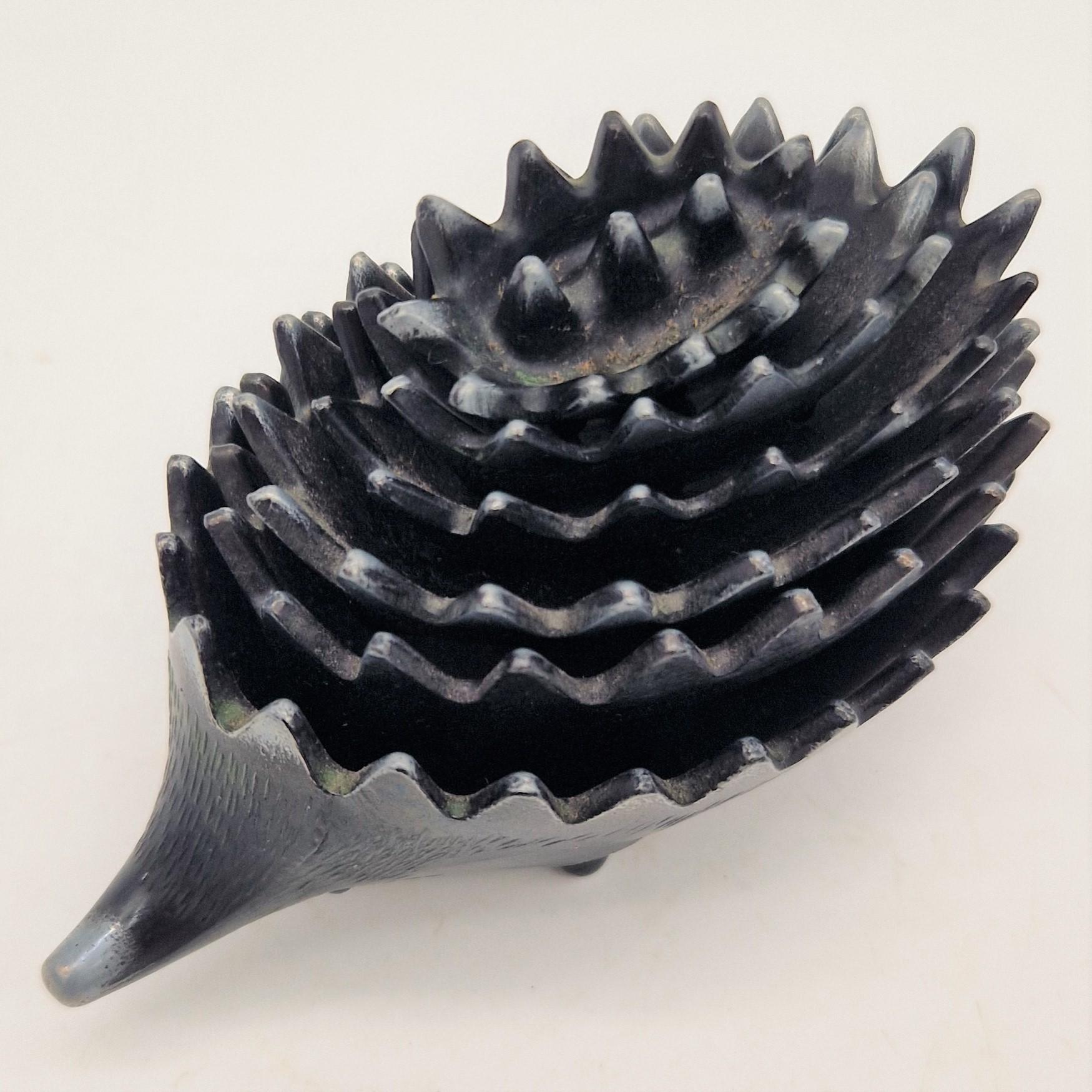 Set di posacenere Hedgehog in ottone di Walter Bosse per Herta Baller, 1955, Set di 6 in vendita 1