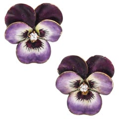 HEDGES & CO. 1900 Art Nouveau Boucles d'oreilles pansy en émail et or 14 carats avec diamants