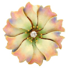 Hedges & Co. Broche-pendentif fleur antique en or 14 carats avec émail Art nouveau