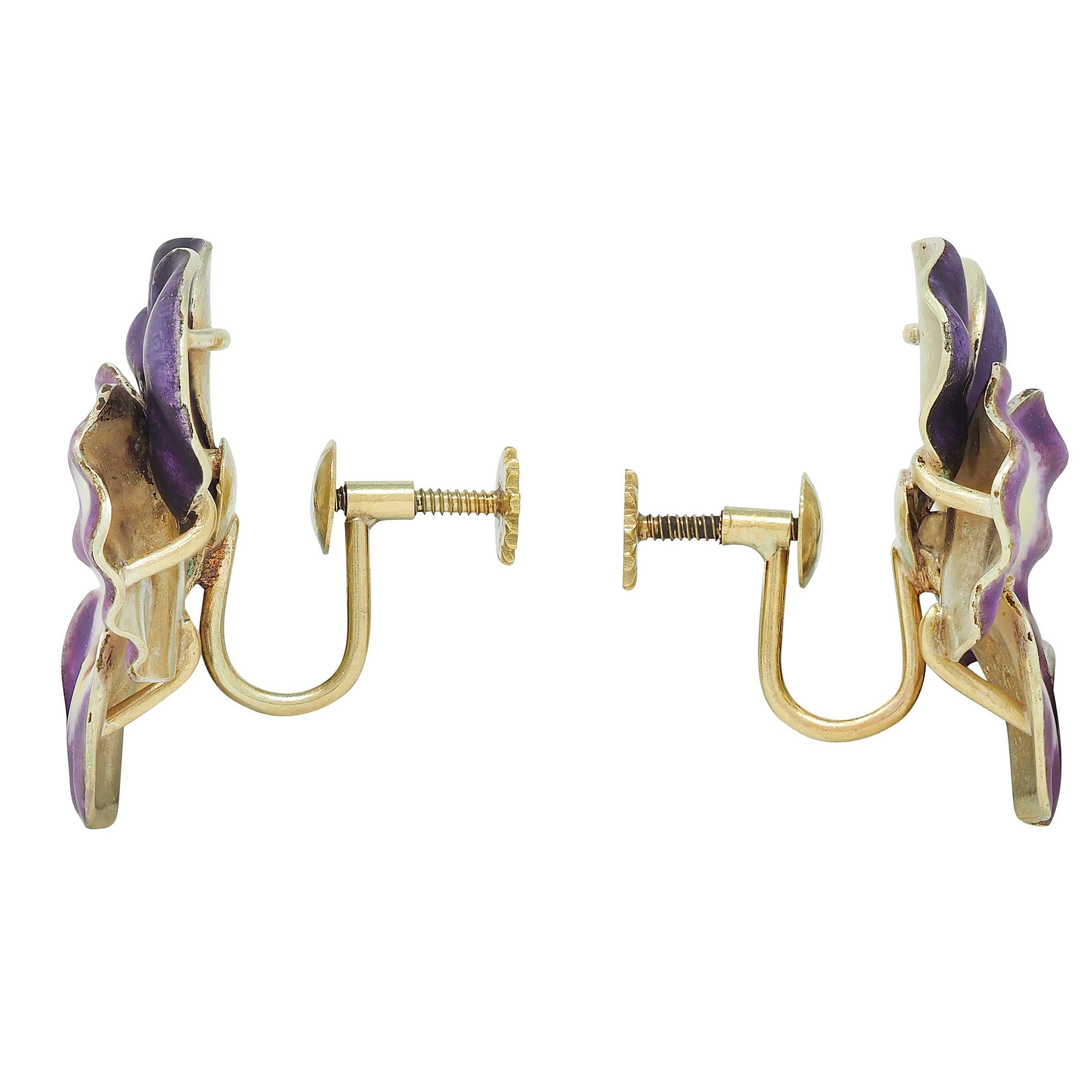 Hedges & Co. Art Nouveau Boucles d'oreilles Pansy peinte en or 14K avec diamants et émail Excellent état - En vente à Philadelphia, PA