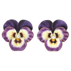 Hedges
Co. Orecchini con diamante e smalto in oro 14 carati in stile liberty con viola del pensiero