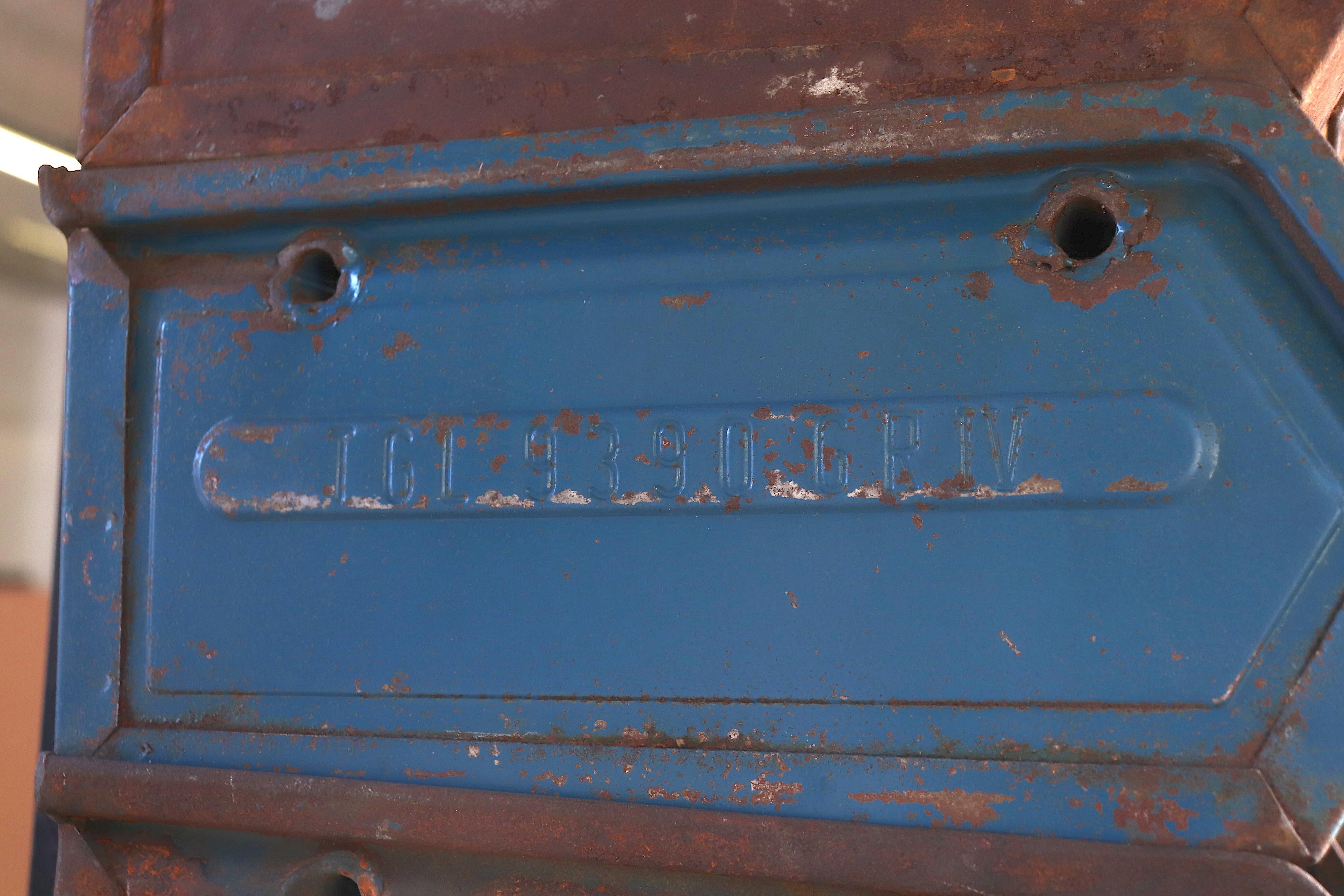 Vintage Medium Size Enameled Metal Hefty Utility Bins For Sale 4