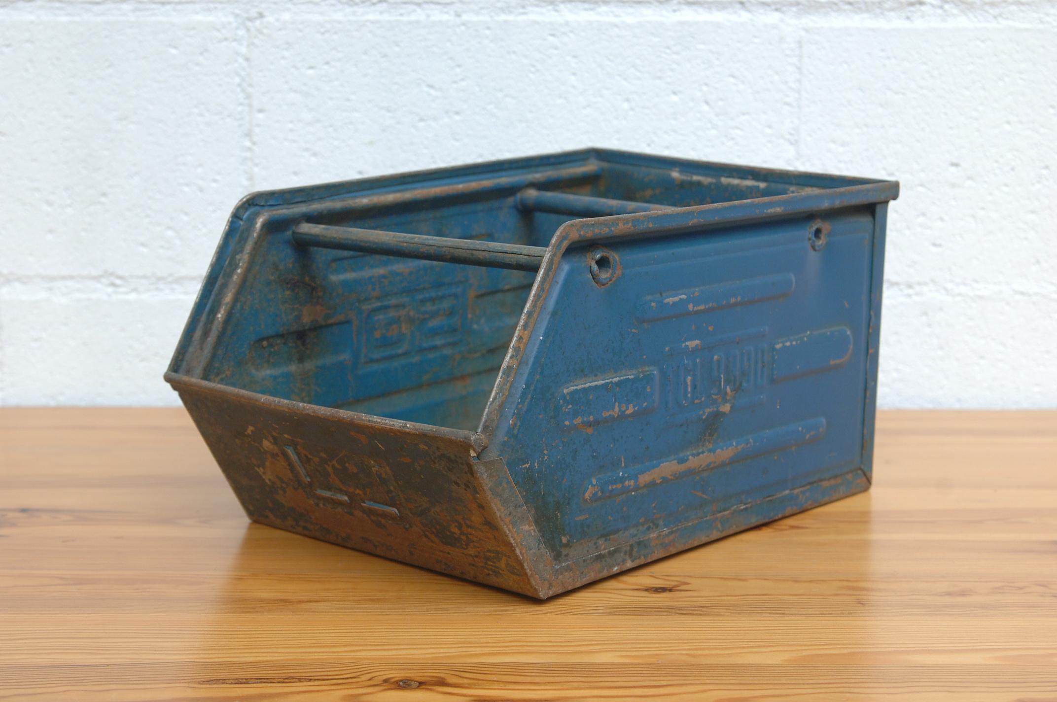 Vintage Medium Größe emaillierte Metall Hefty Utility Bins aus Metall  (Emailliert) im Angebot