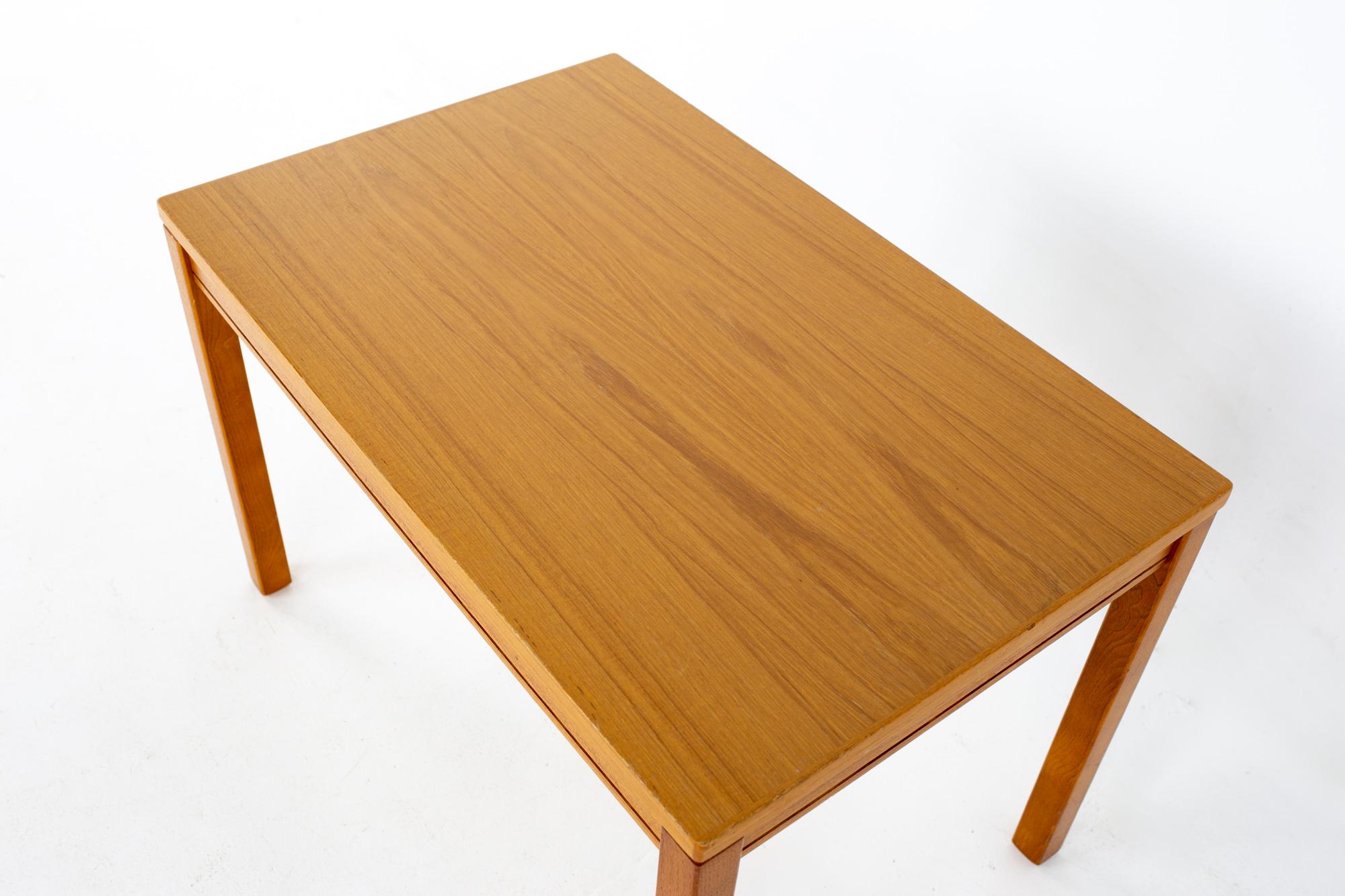 Heggen Mid Century Teak Side End Table In Good Condition For Sale In Countryside, IL