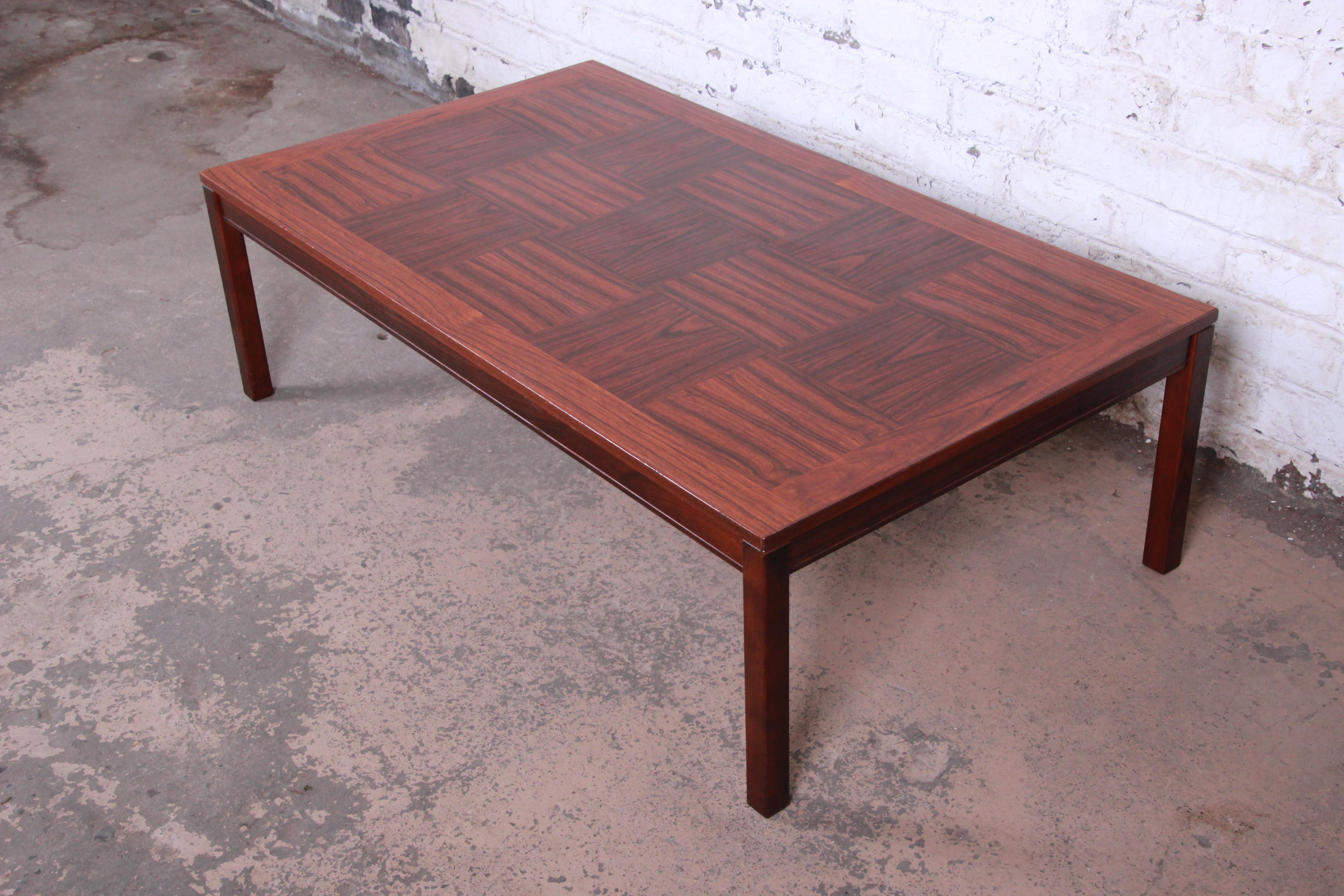 A stunning Mid-Century Modern large rosewood coffee table by P. S. Heggen. The table features gorgeous rosewood grain in a checkerboard design. It has clean, simple lines--an excellent example of Scandinavian design. Made in Norway by P.S. Heggen,