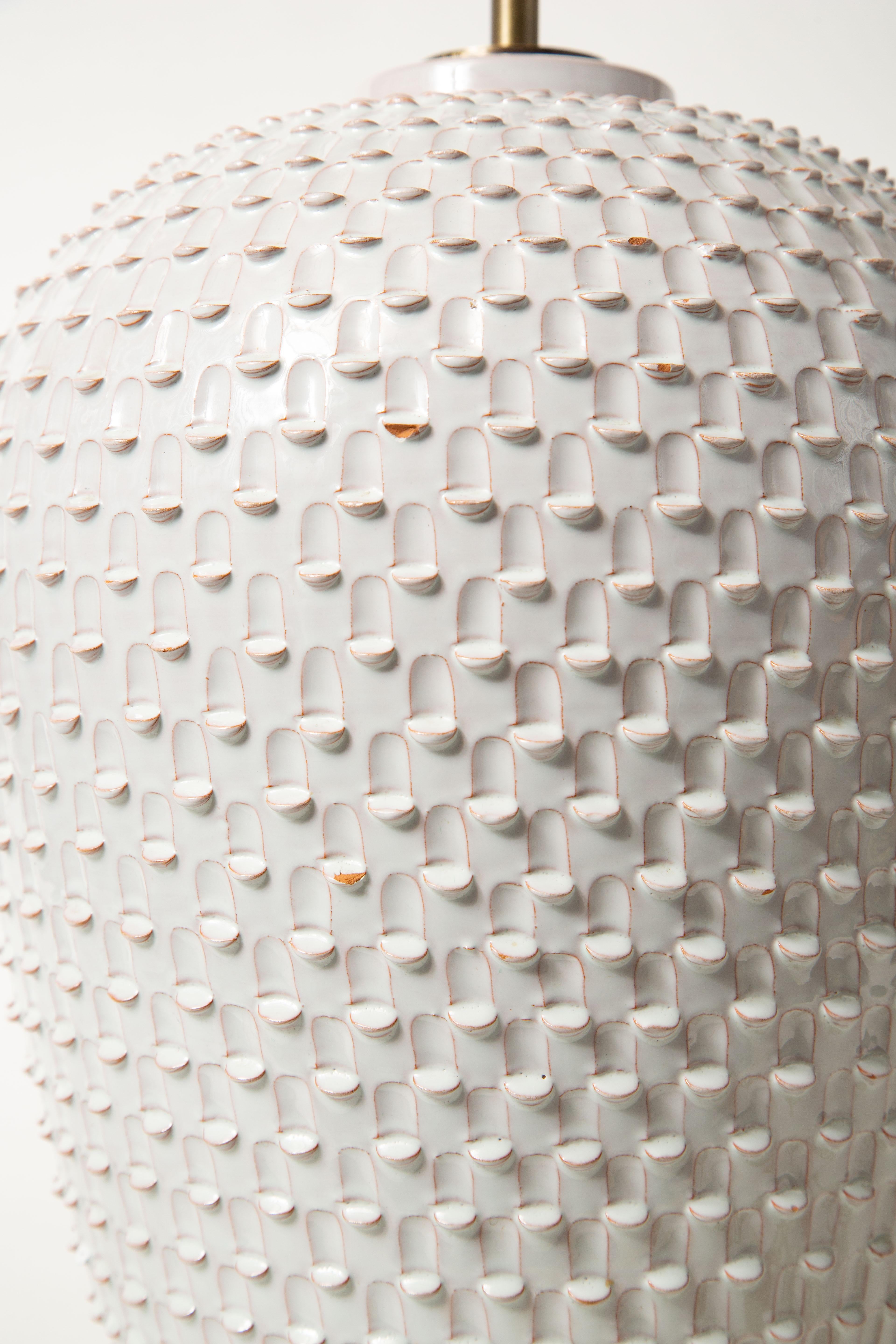Hegnetslund Tischlampen, Keramik, Weiß, strukturiertes Relief, signiert im Angebot 5