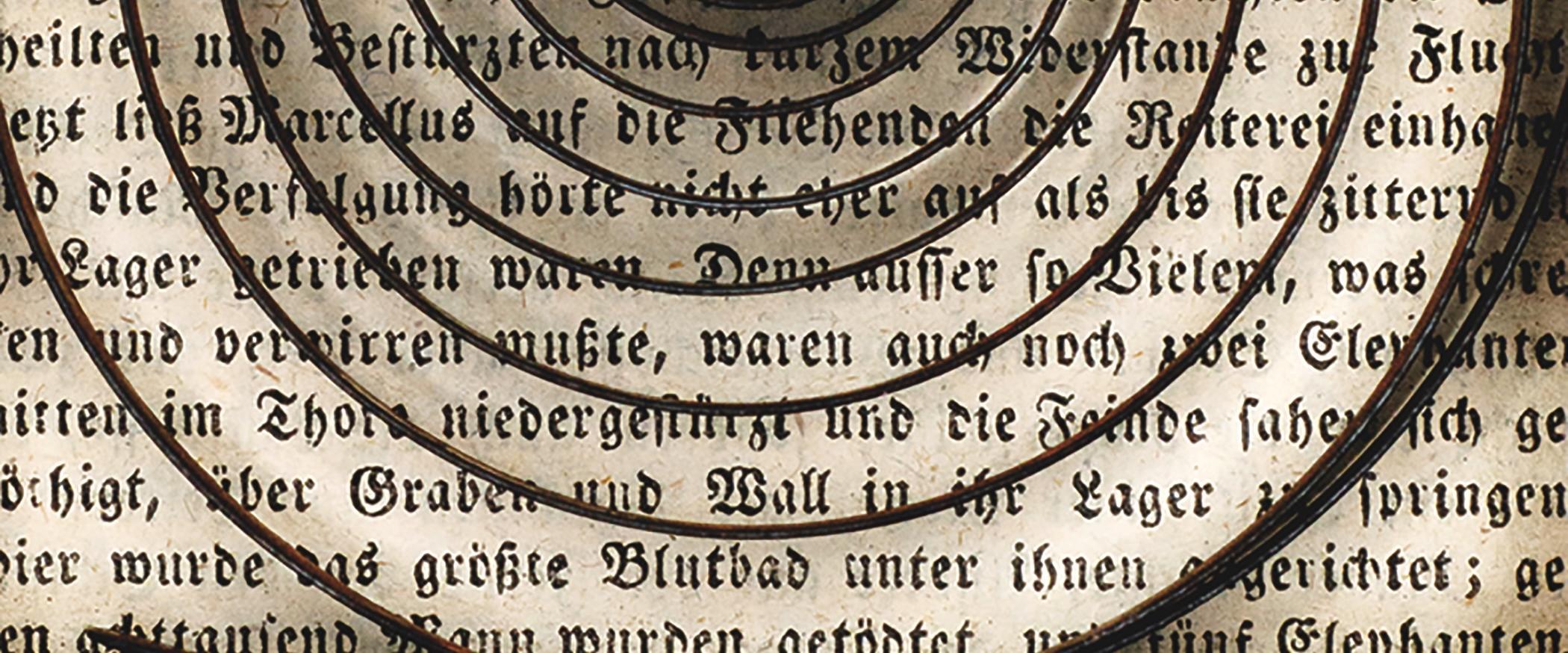Assemblage in einem jahrhundertealten, ausgegrabenen Buch: 'Fana' im Angebot 4