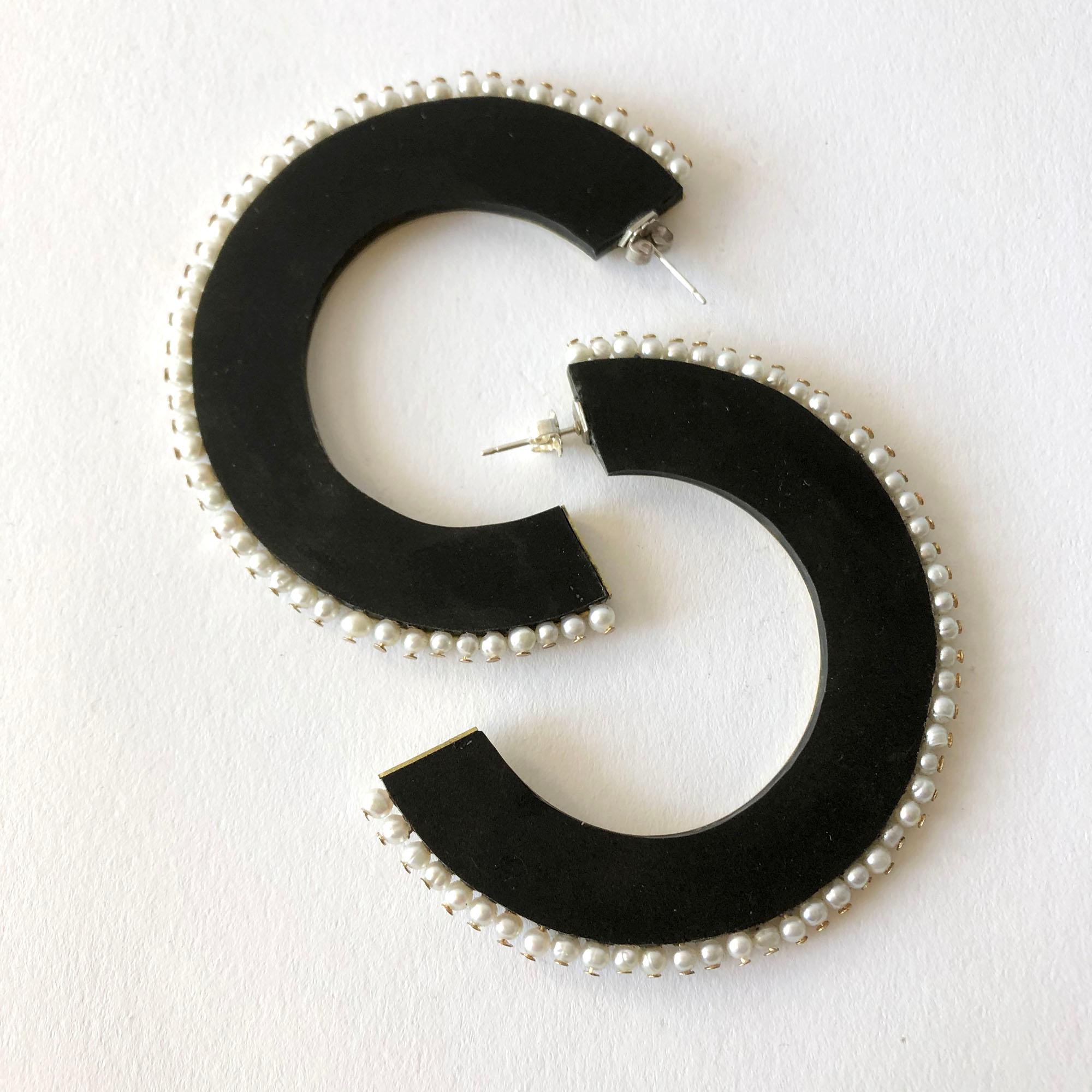 Artisan Heidi Abrahamson Pearl Acrylic and Brass Postmodernist Reversible Hoop Earrings For Sale