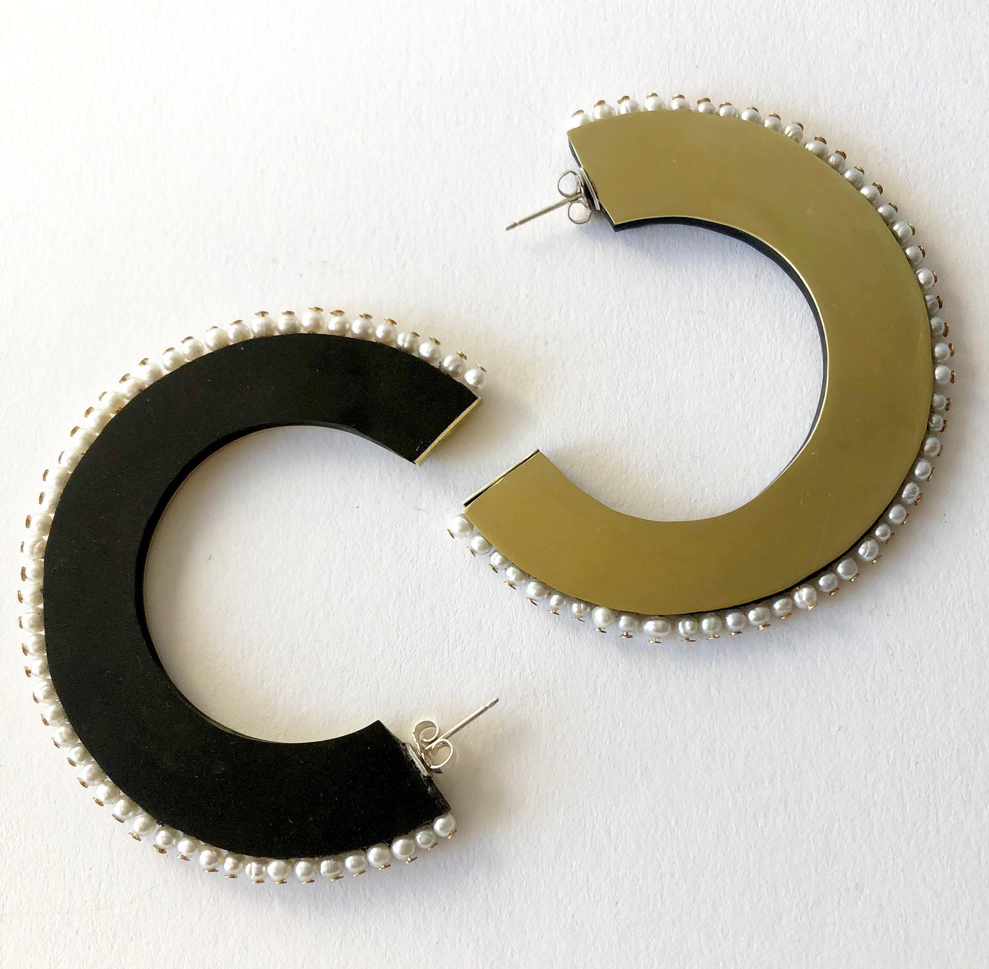 Bead Heidi Abrahamson Pearl Acrylic and Brass Postmodernist Reversible Hoop Earrings For Sale