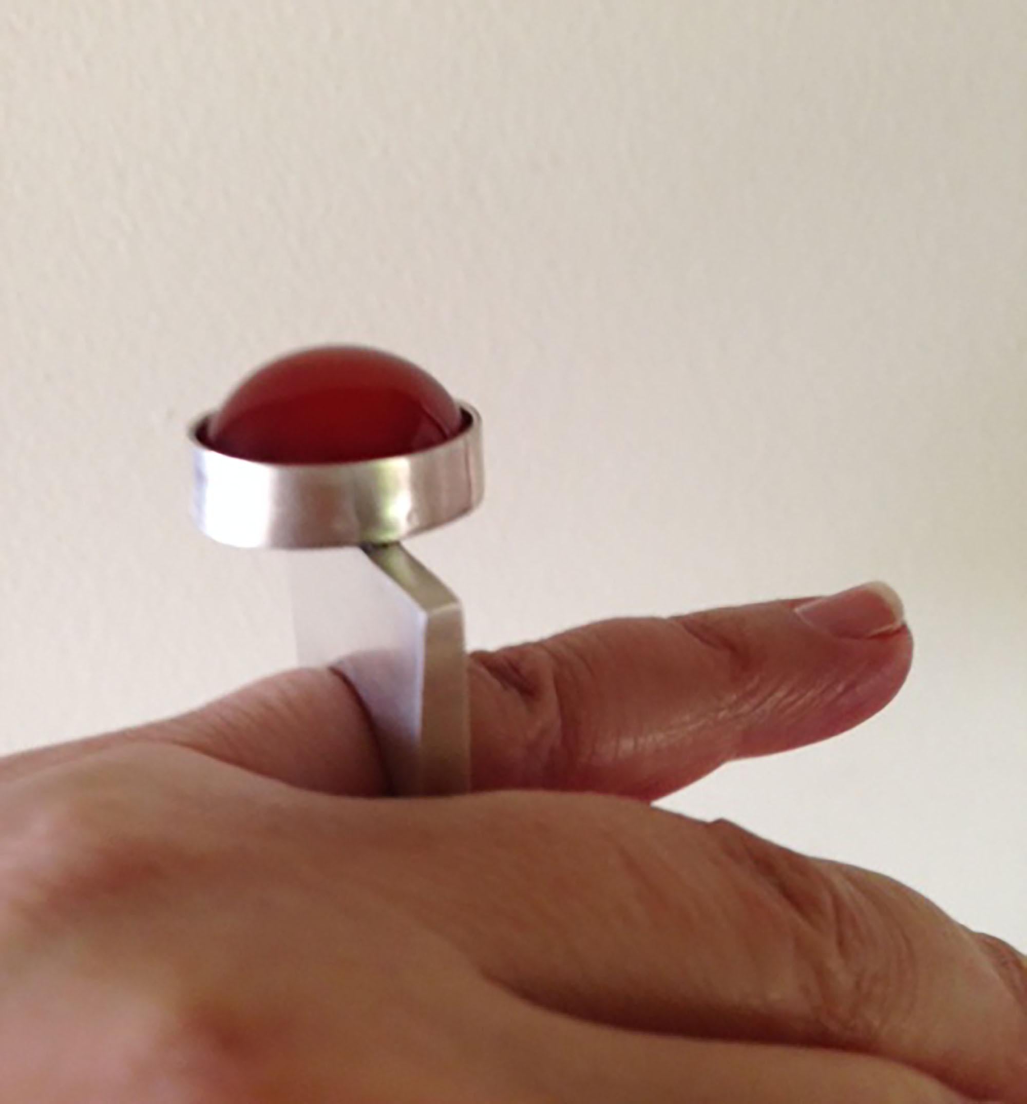 Heidi Abrahamson Sterling Silver Modernist Carnelian Ring In Excellent Condition For Sale In Palm Springs, CA