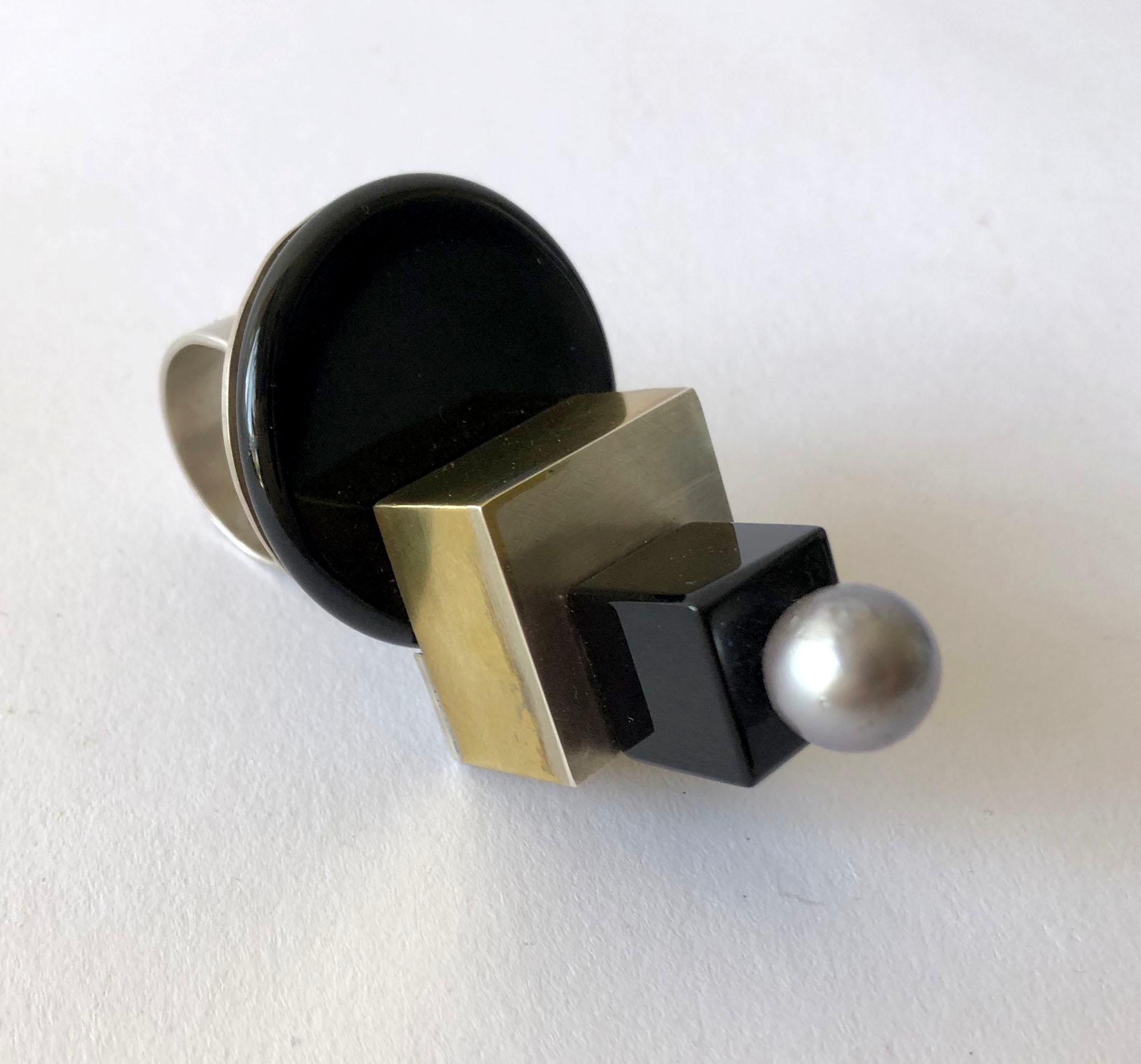 Heidi Abrahamson Postmodernistischer Ring aus Sterlingsilber, Onyx, Messing und Tahiti-Perle im Zustand „Gut“ im Angebot in Palm Springs, CA