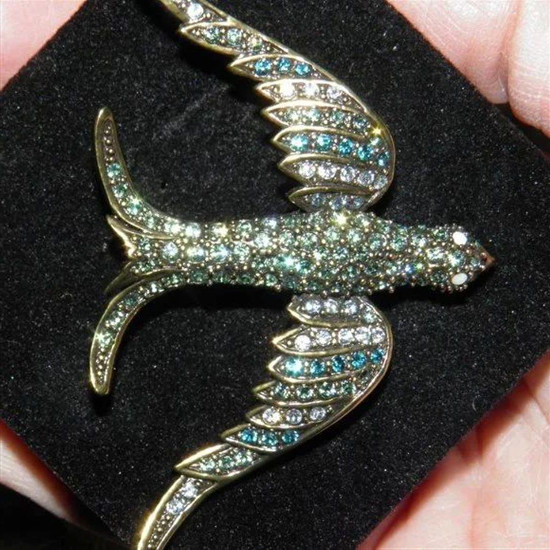 Simply Beautiful! Vintage Heidi Daus Designer Signed Bird in Flight Brooch Pin Simply Beautiful! Vintage Signed Heidi Daus Bird in Flight Crystal Brooch. Hand set with Sparkling Crystals, reflecting Blue Green and Clear!  More Beautiful in real