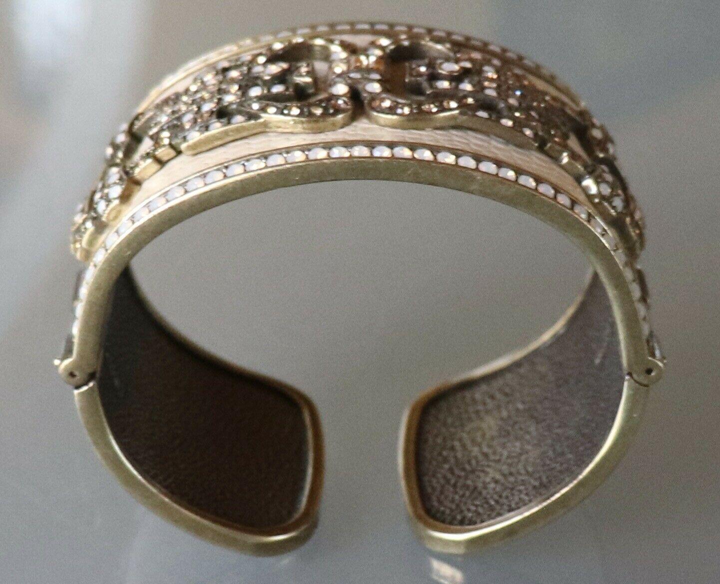 Moderniste Heidi Daus Bracelet manchette en émail écru et cristaux Swarovski en vente