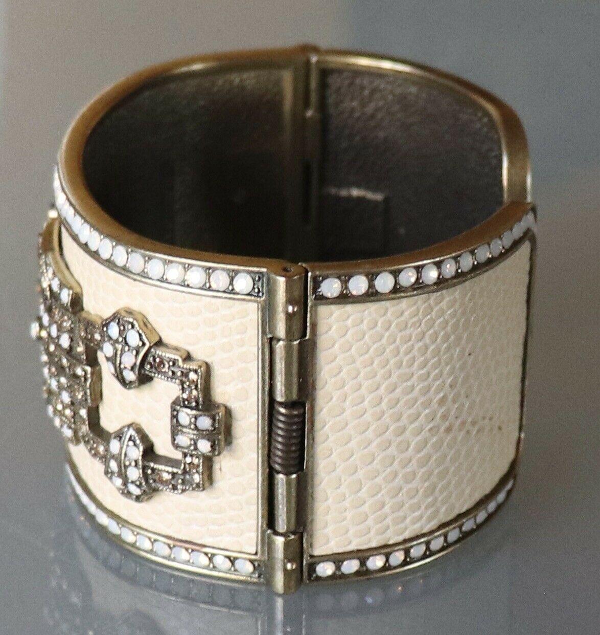 Heidi Daus Bracelet manchette en émail écru et cristaux Swarovski Neuf - En vente à Montreal, QC