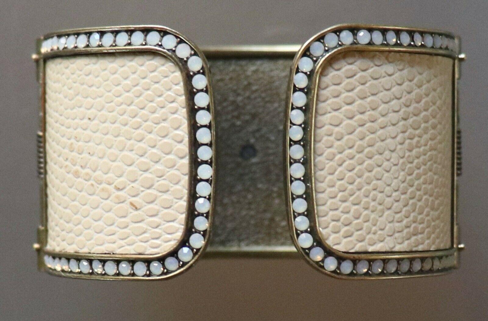 Heidi Daus Bracelet manchette en émail écru et cristaux Swarovski Pour femmes en vente