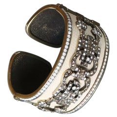 Heidi Daus Ecru Emaille Swarovski Kristalle Manschettenknopf Armband