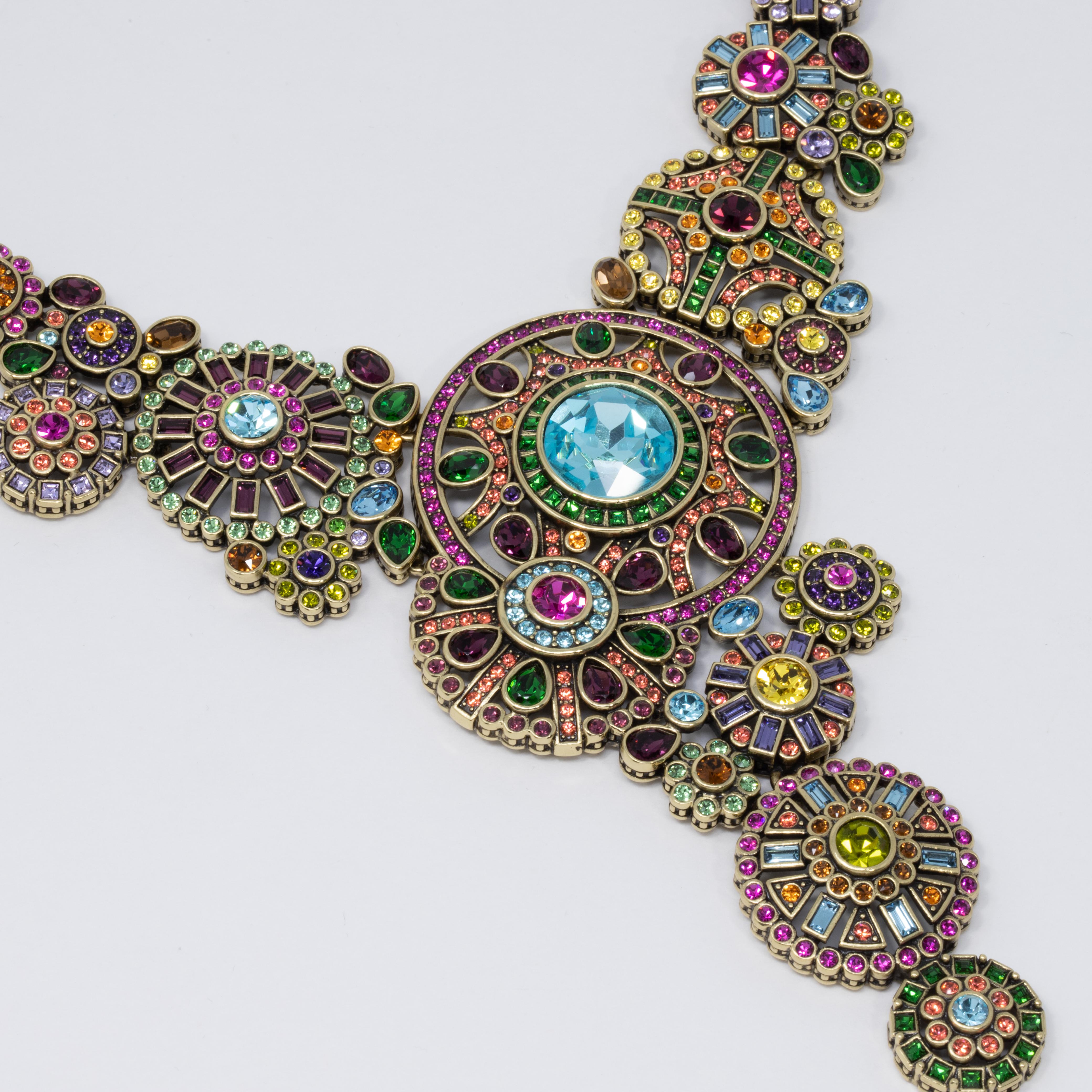 Heidi Daus Verschönerte Kaleidoskop-Blumenkristall-Halskette mit großem Anhänger (Gemischter Schliff) im Angebot