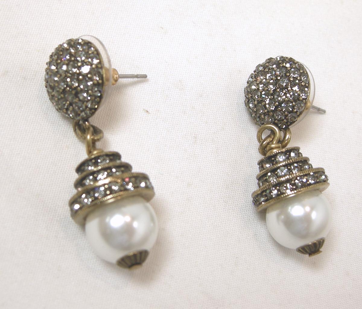 These Heidi Daus earrings feature crystal buttons on top with a faux pearl drop dangling down … in a gold tone setting. These pierced earrings measure 1-1/2” x 1-1/2” and are in excellent condition.